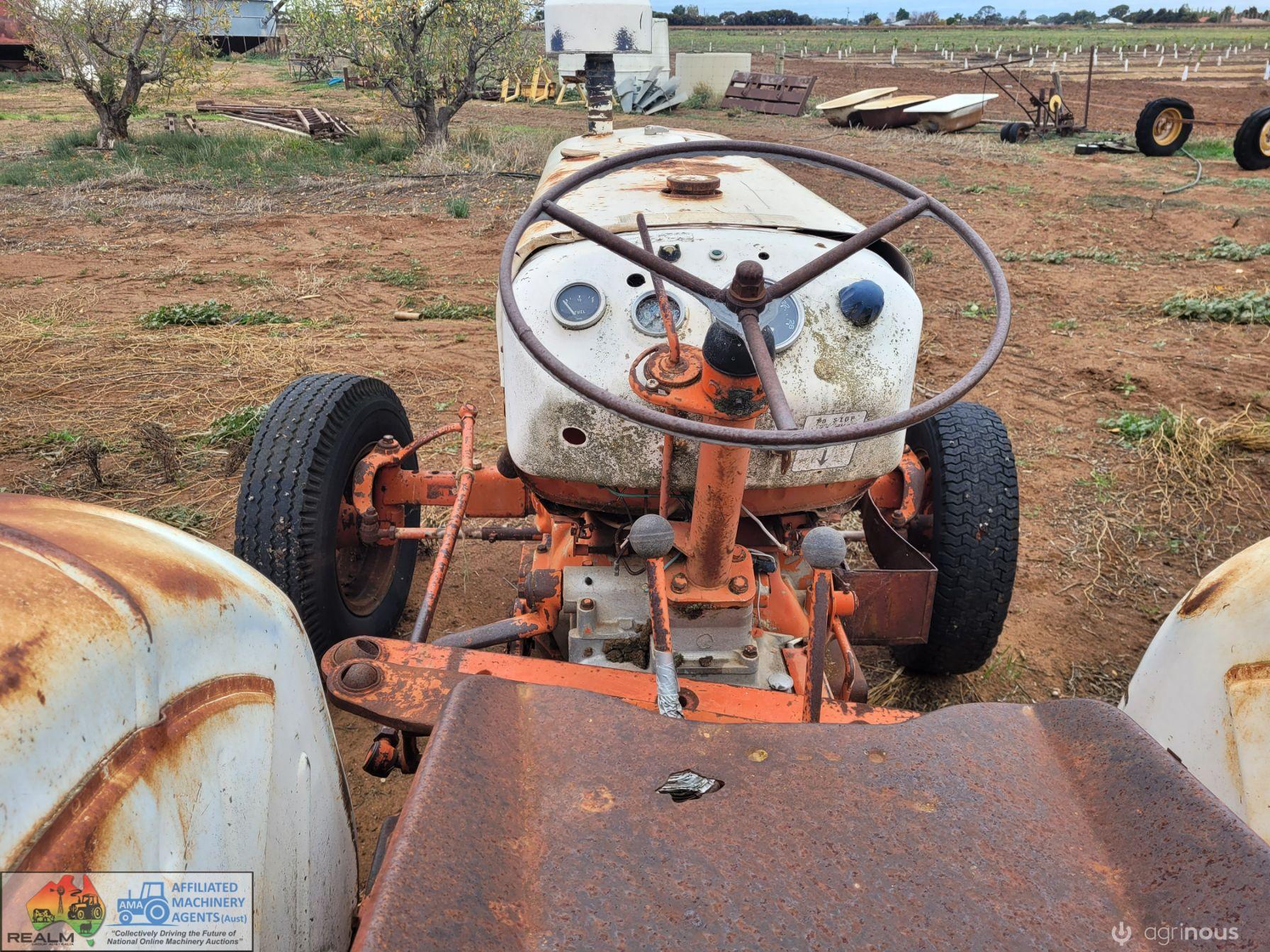David Brown 885 Tractor - photo 2