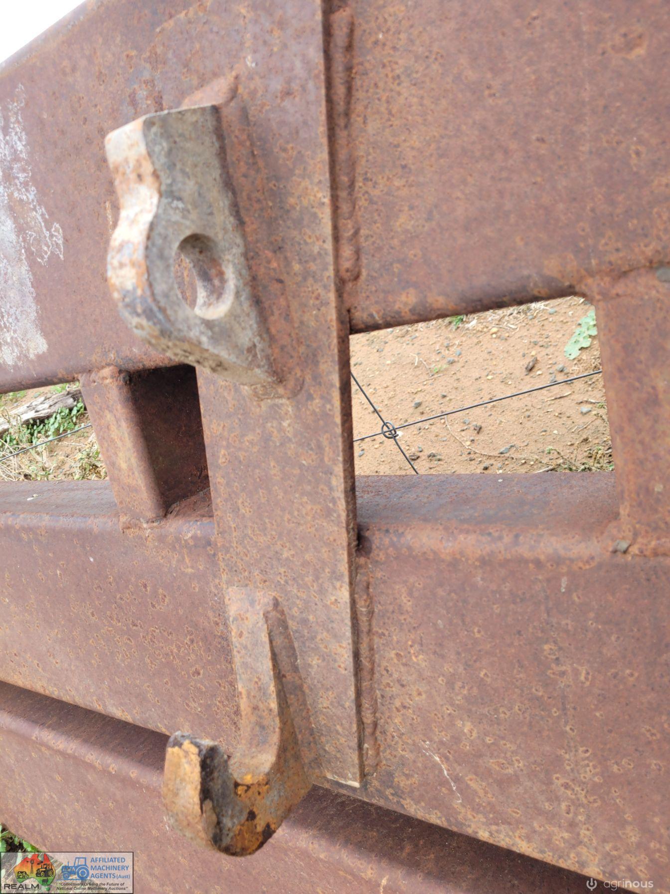 2.5m Solid Steel FEL Blade with Quick Hitch - photo 5