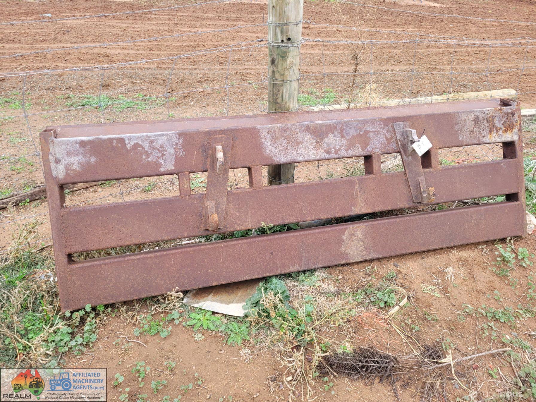 2.5m Solid Steel FEL Blade with Quick Hitch - photo 2