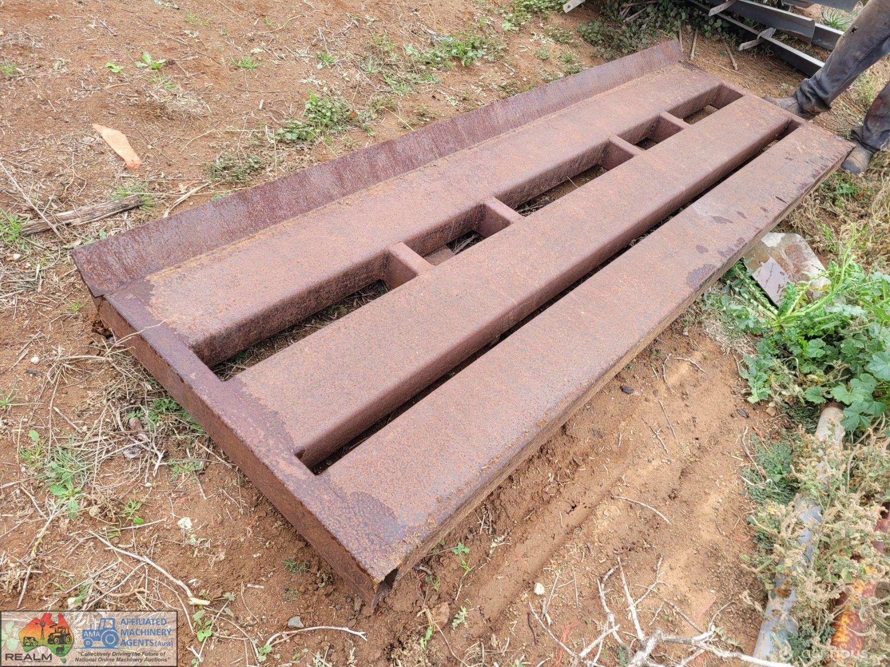 2.5m Solid Steel FEL Blade with Quick Hitch - photo 3