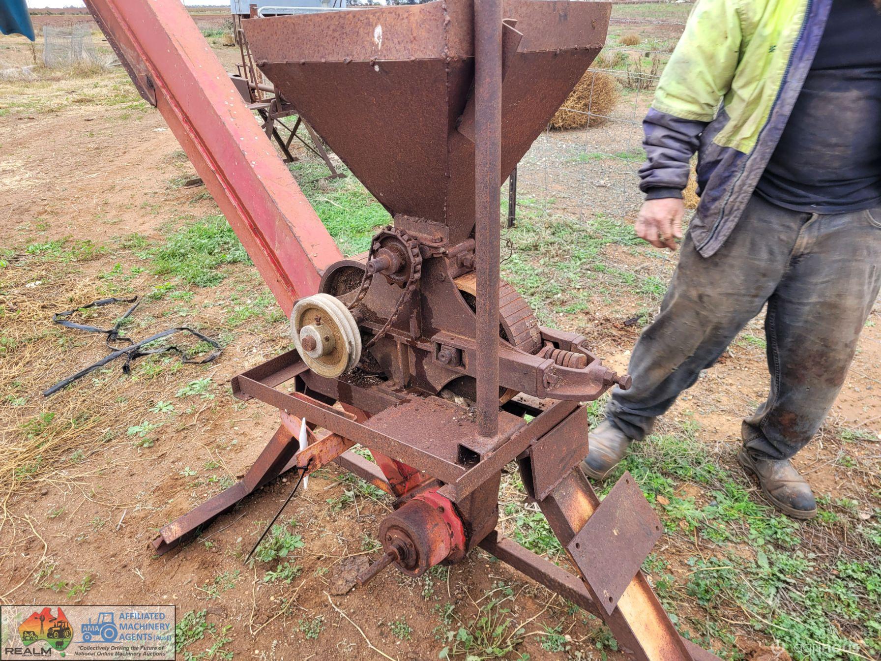 Grain Roller Mill with Elevator (turns over)