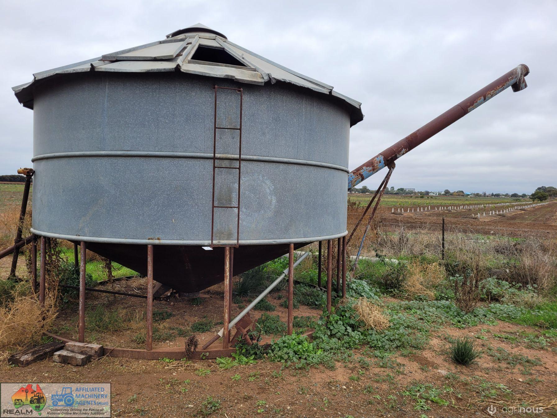 B.Keogh & Sons Fieldbin with PTO Auger