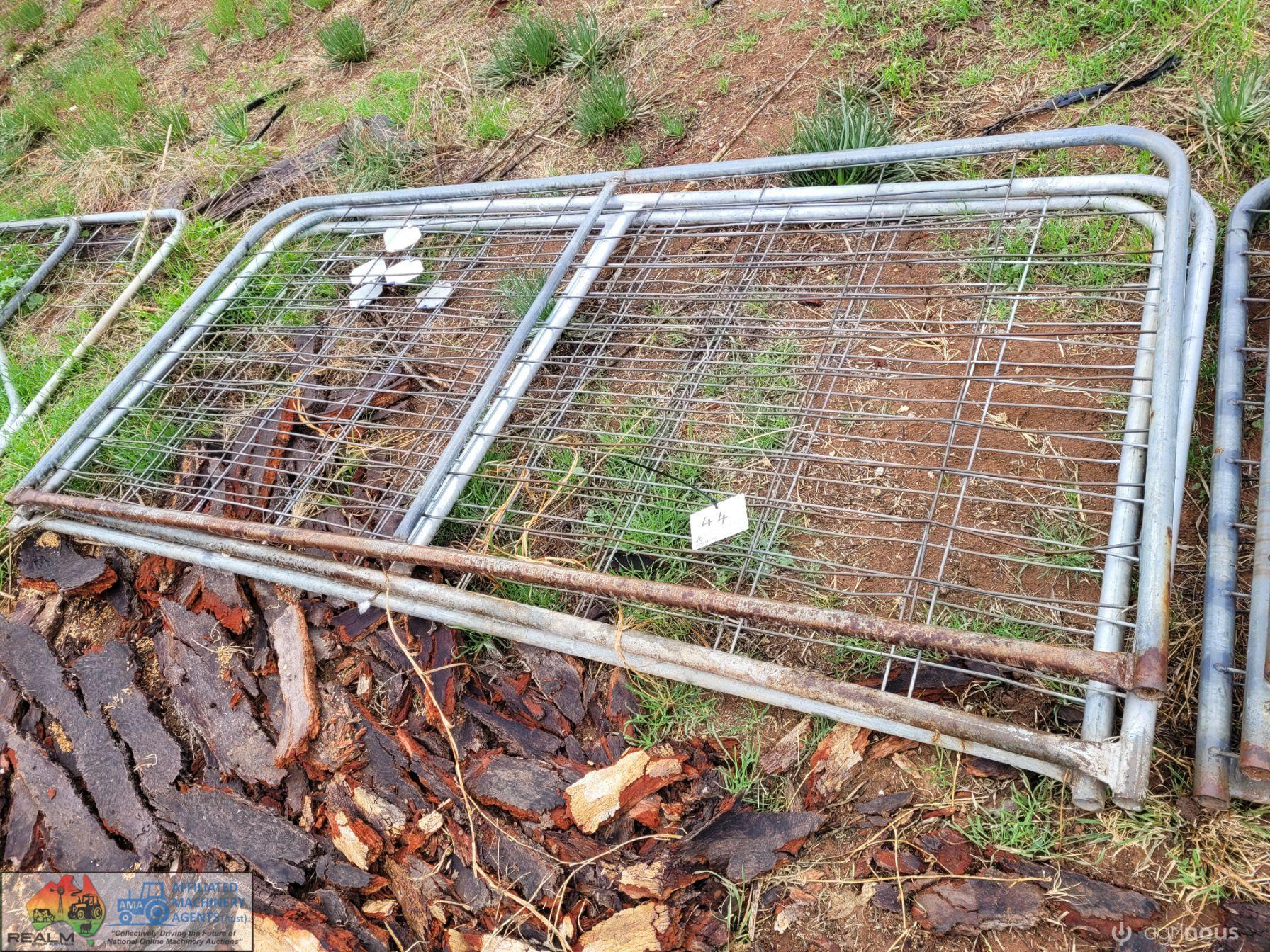3x 8ft Weldmesh Gates - photo 2