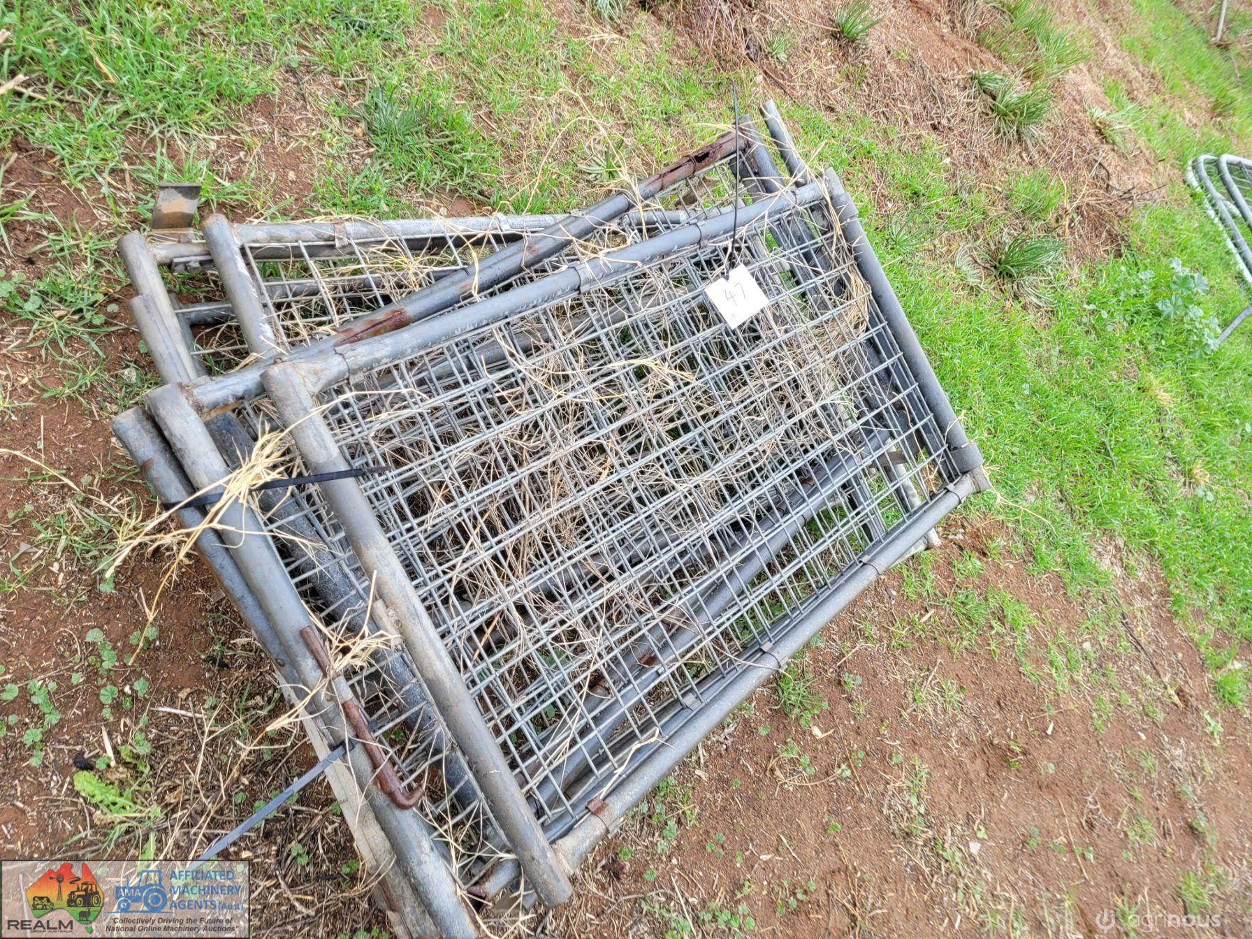 12 Weldmesh Panel/Gates (2ft x 3'6")