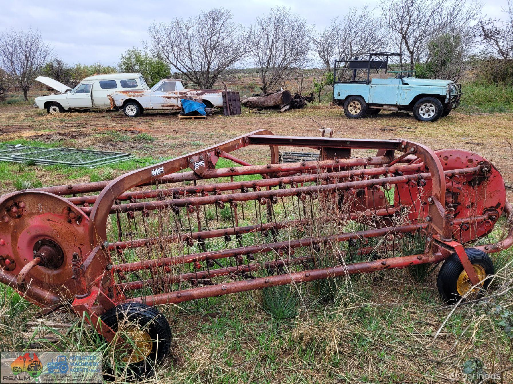 MF-25 Rollerbar Hay Rake