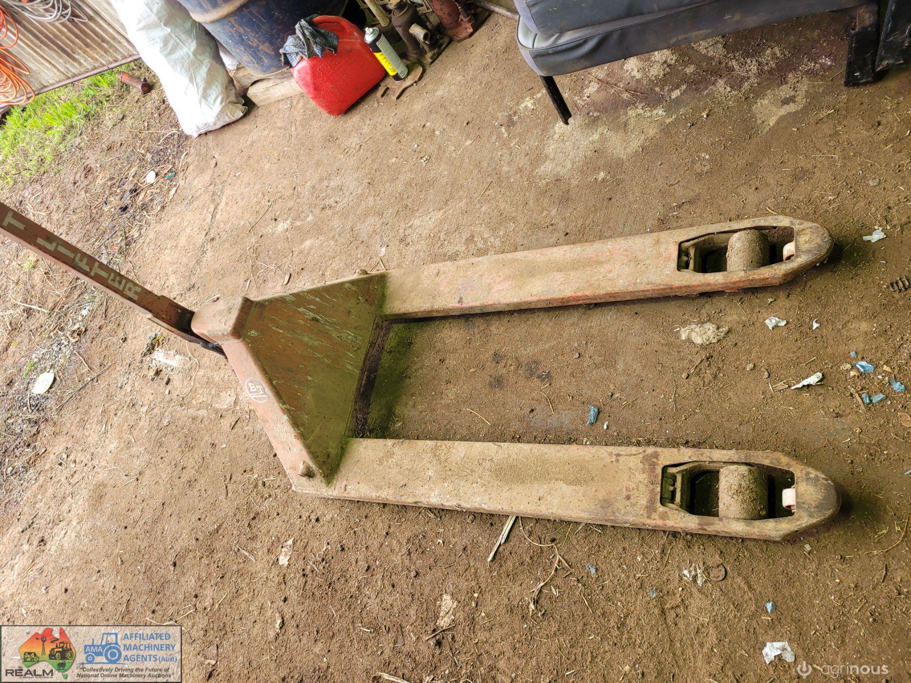 Pallet Trolley Jack (Good working cond) - photo 2