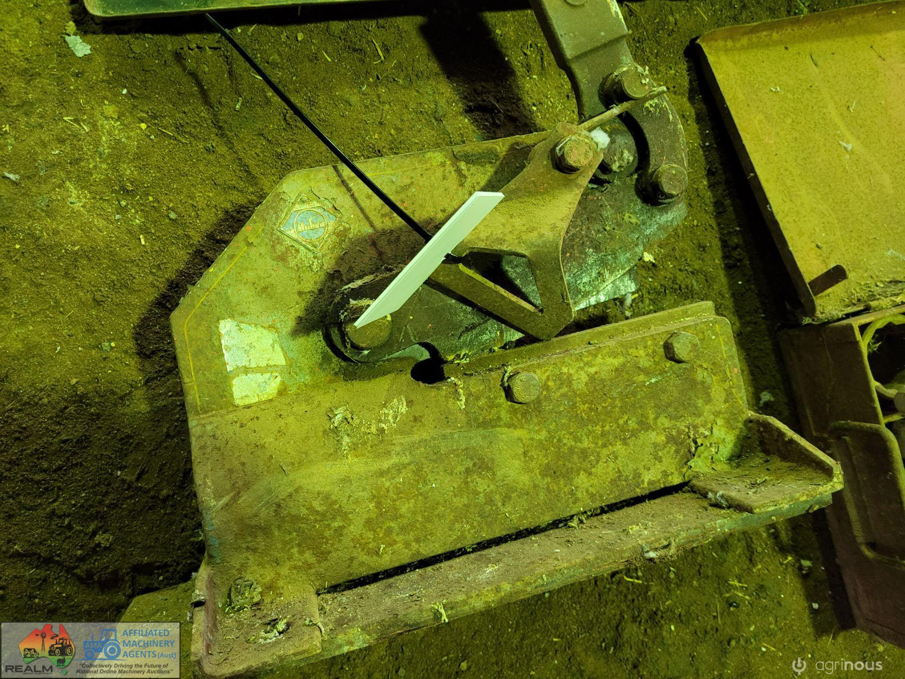 Metal Guillotine