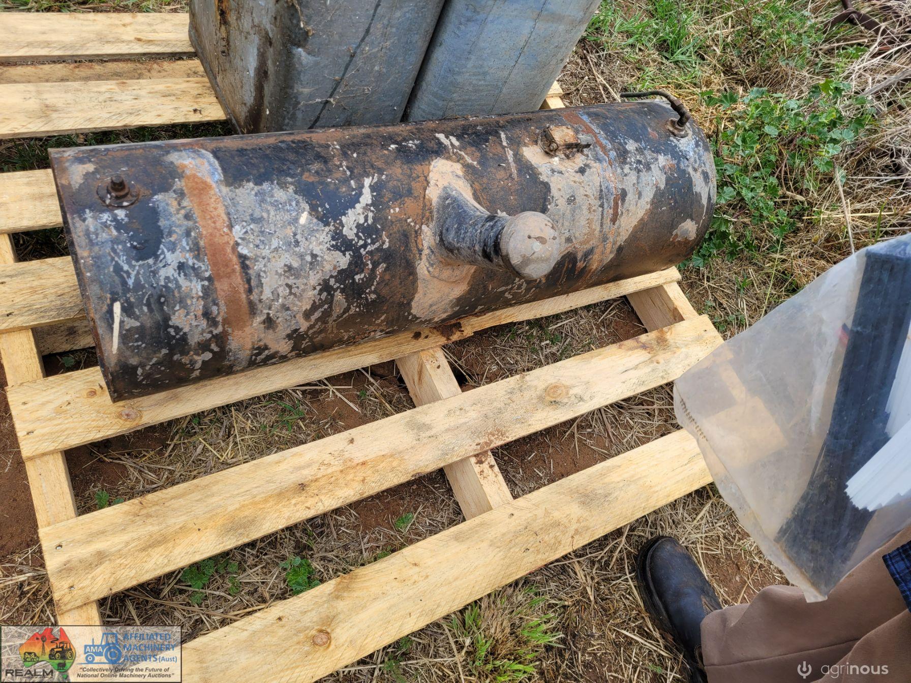 Approx 50Ltr Truck Fuel Tank - photo 2