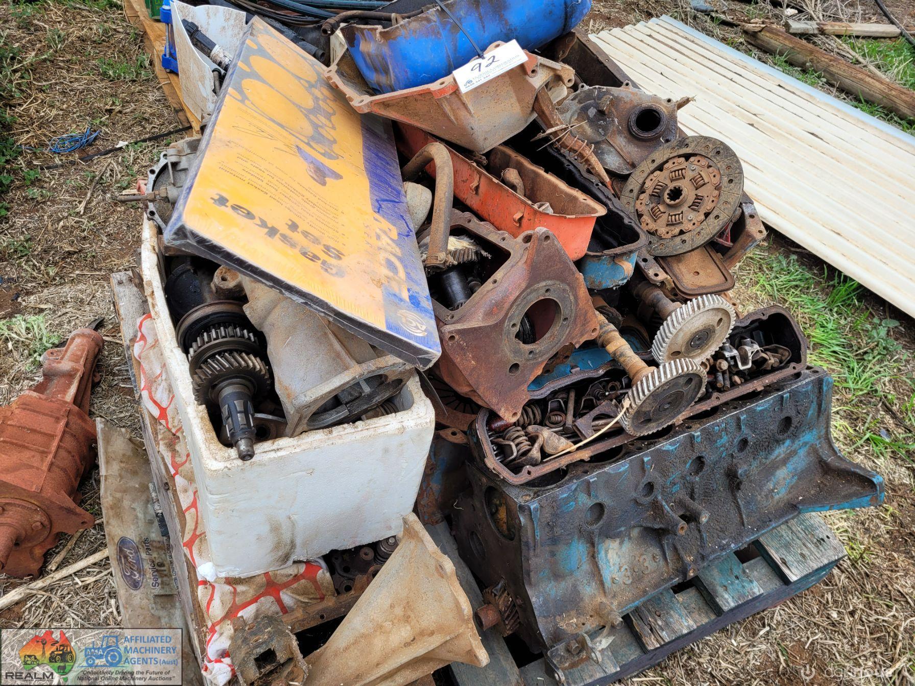 Pallet of Holden Engine & Gearbox Parts - photo 4