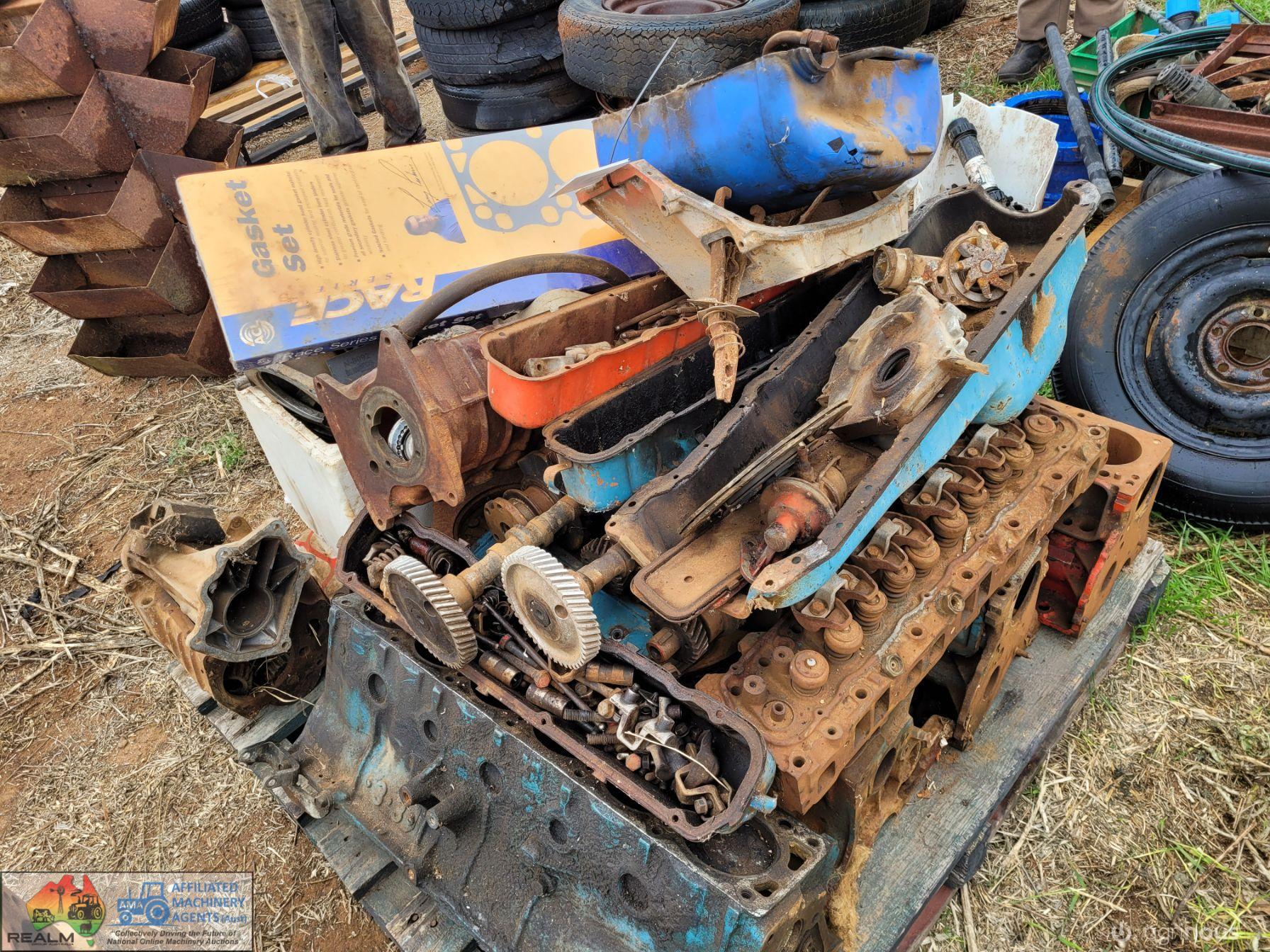 Pallet of Holden Engine & Gearbox Parts - photo 2
