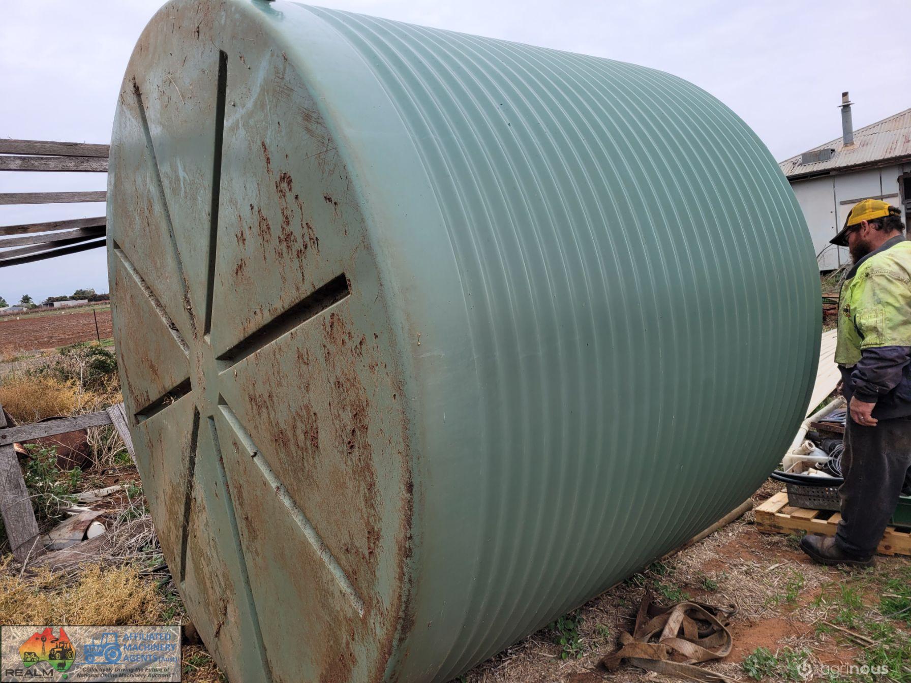 10,000 Ltr Light Green Poly Tank - photo 3