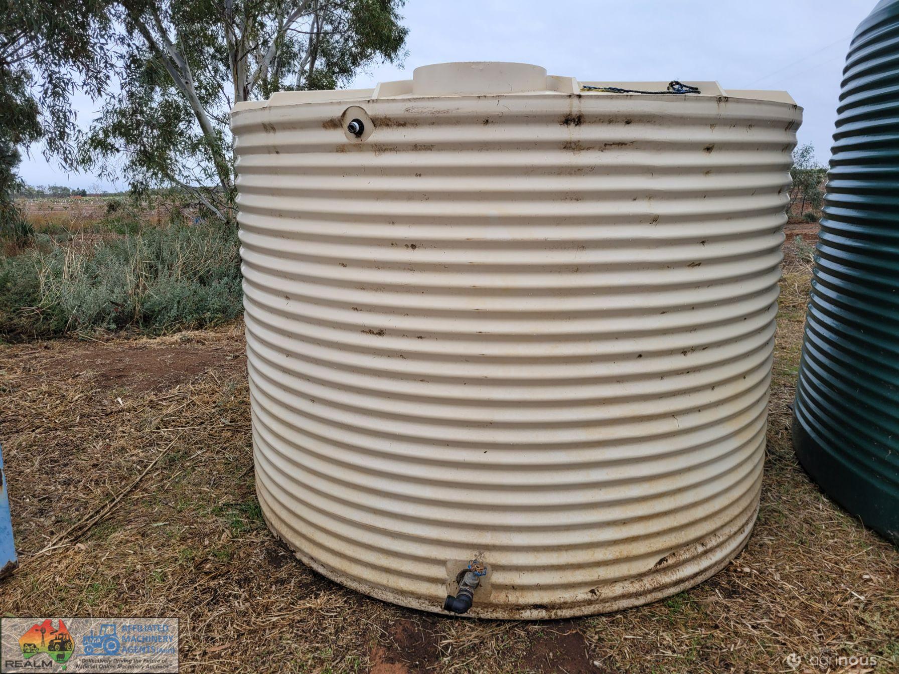 9,300 Ltr Beige Poly Tank - photo 2