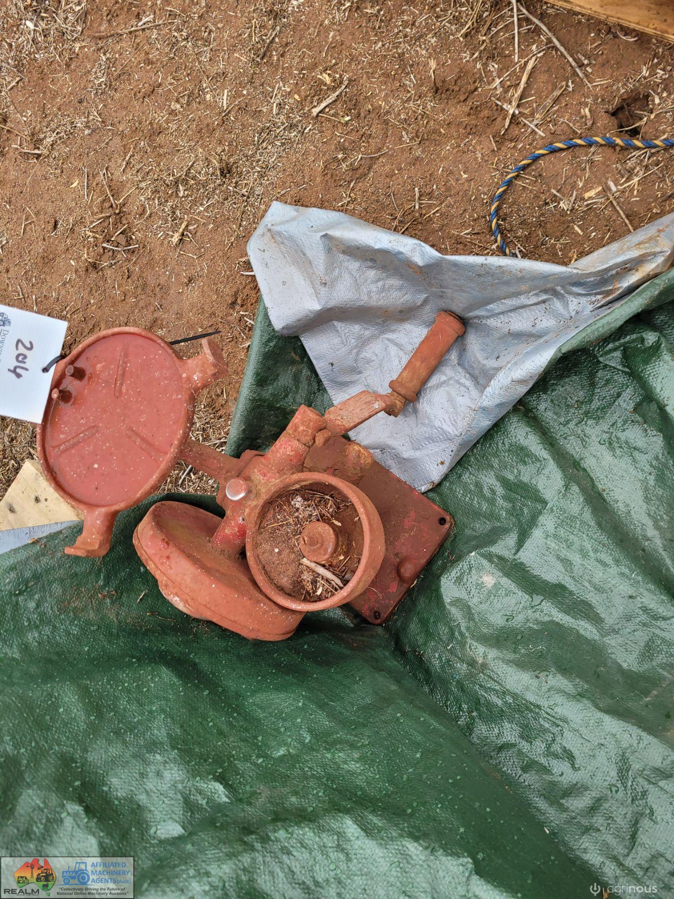 Vintage Cream Separator (Gears work freeley) - photo 2
