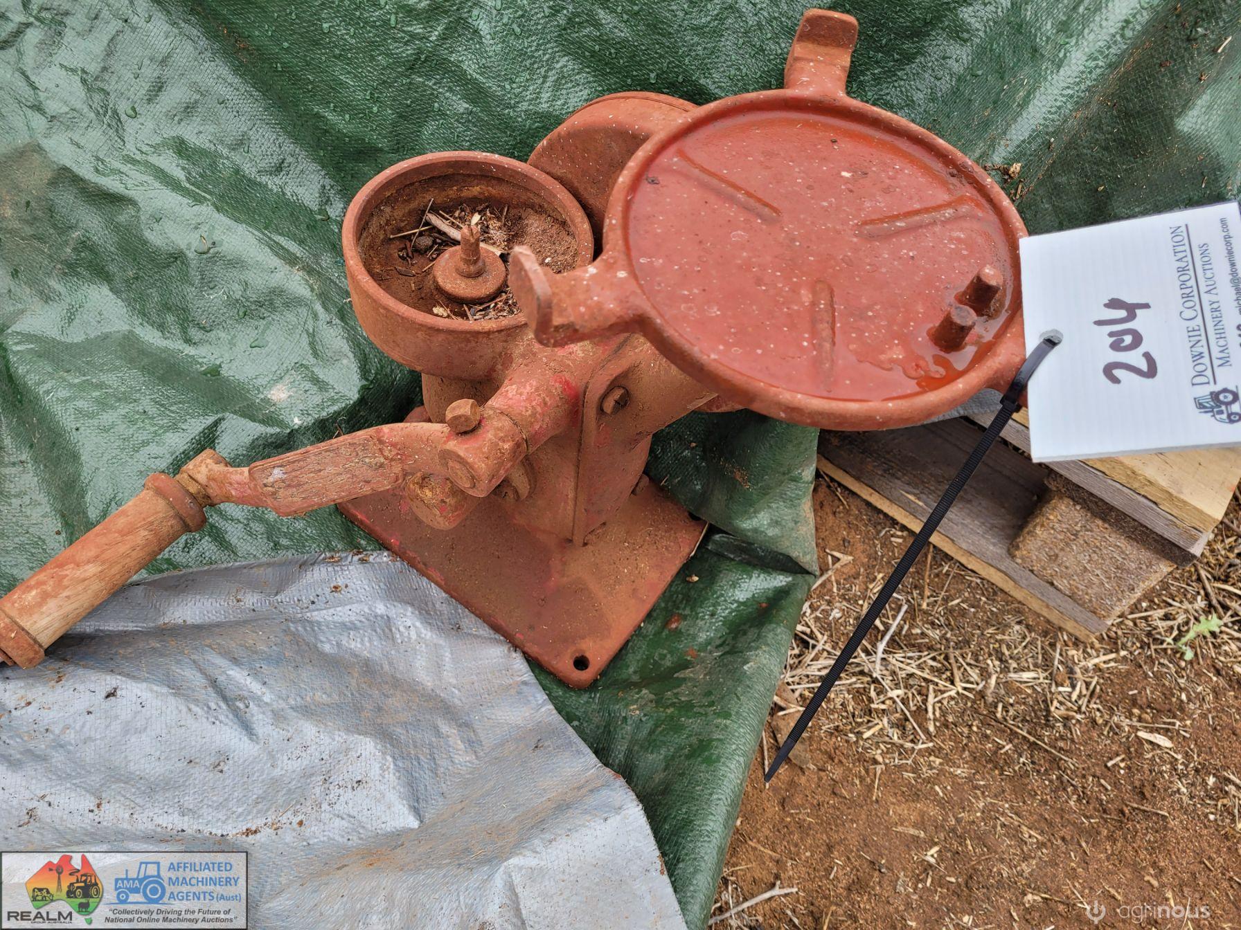 Vintage Cream Separator (Gears work freeley)