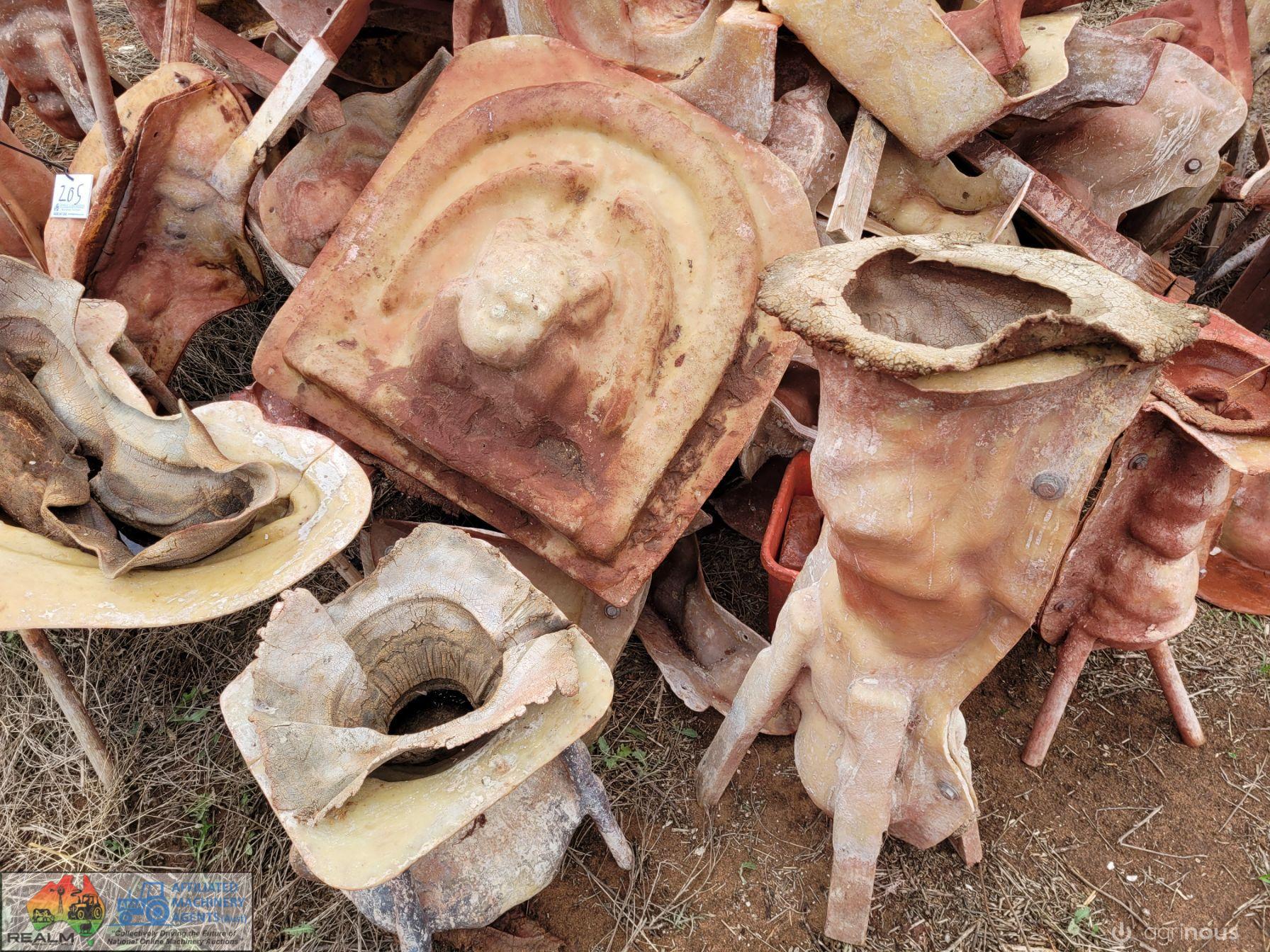 Numerous & Various Garden Ornament Moulds - photo 5