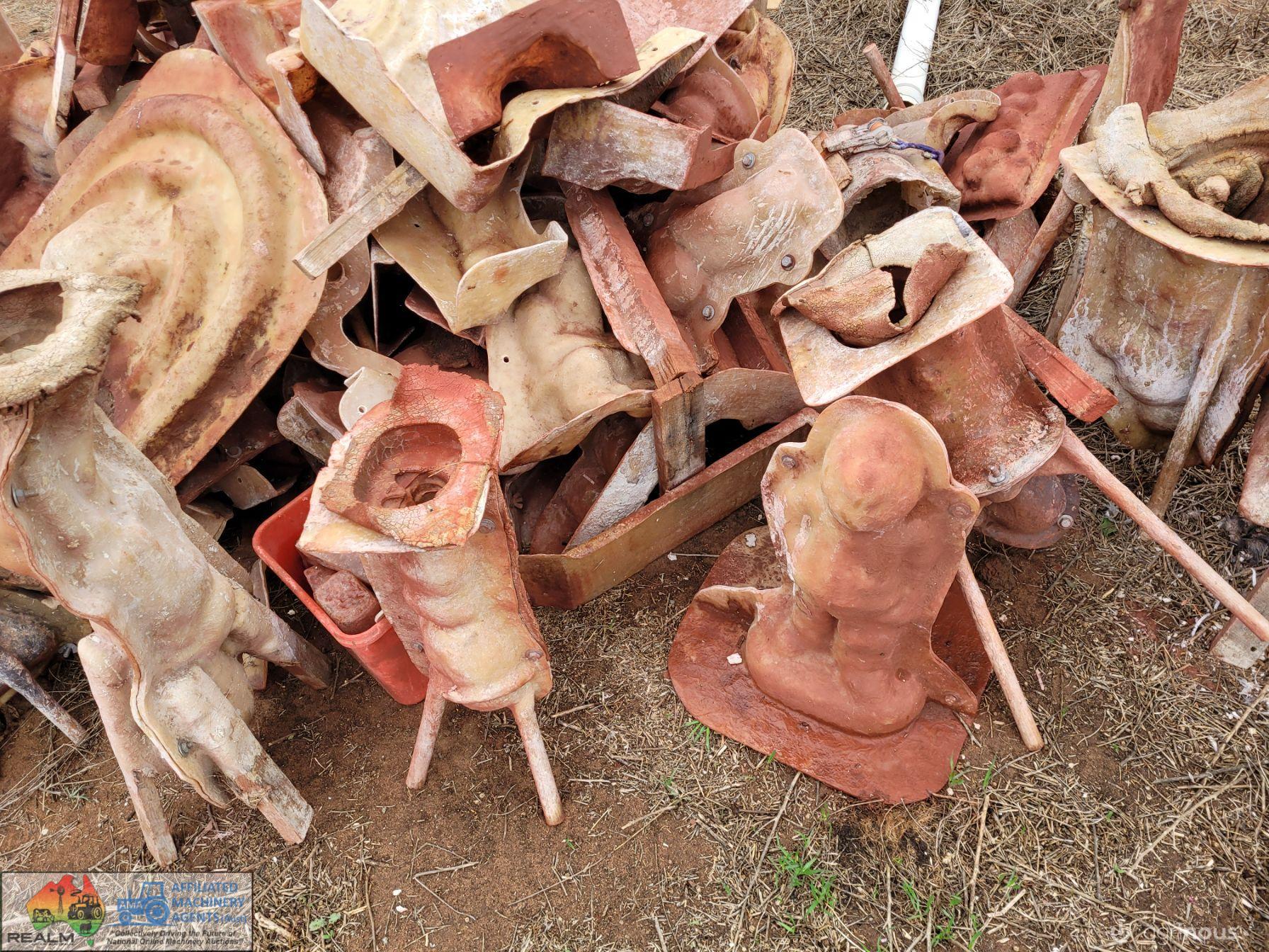 Numerous & Various Garden Ornament Moulds - photo 8