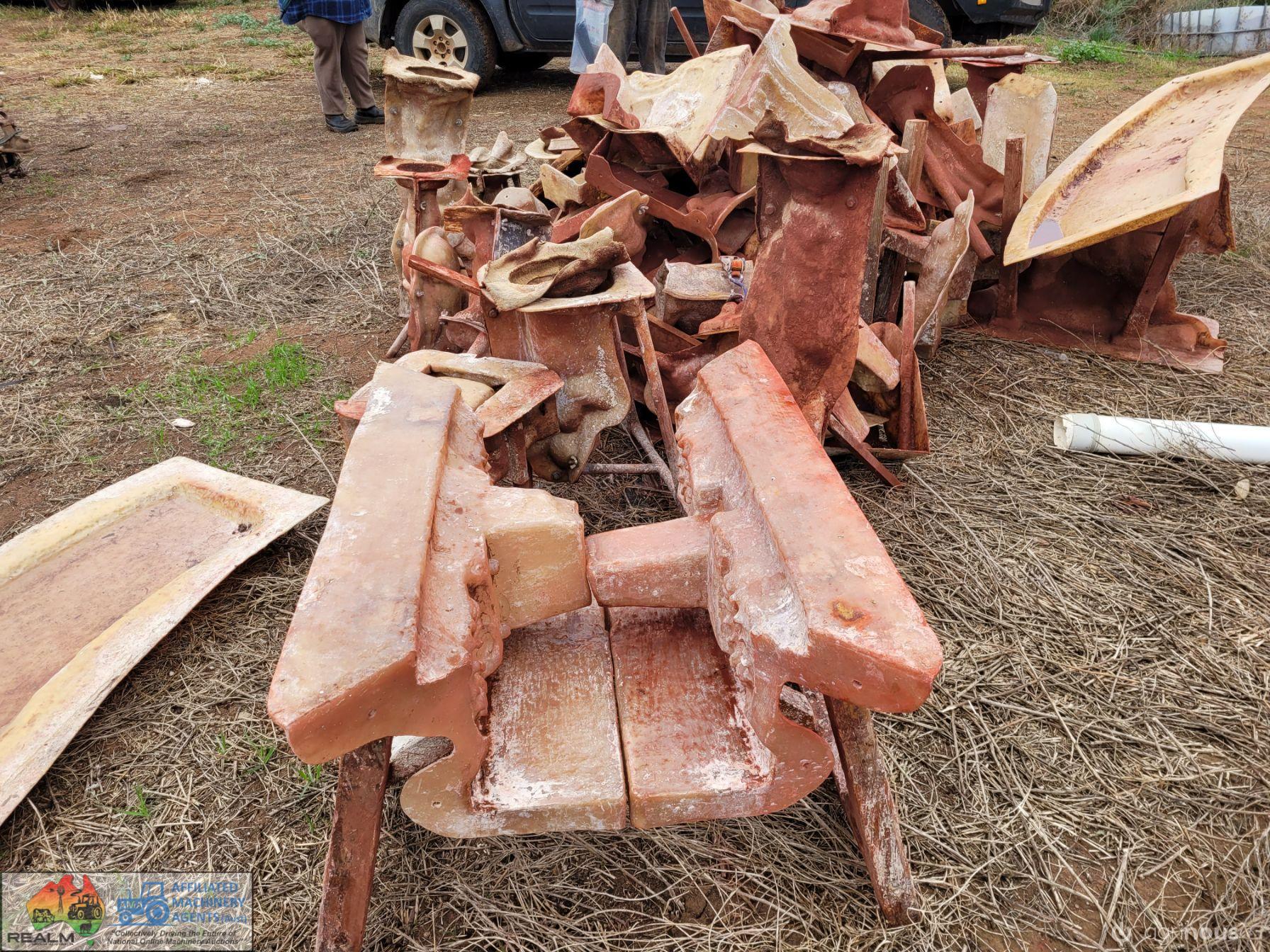 Numerous & Various Garden Ornament Moulds - photo 11