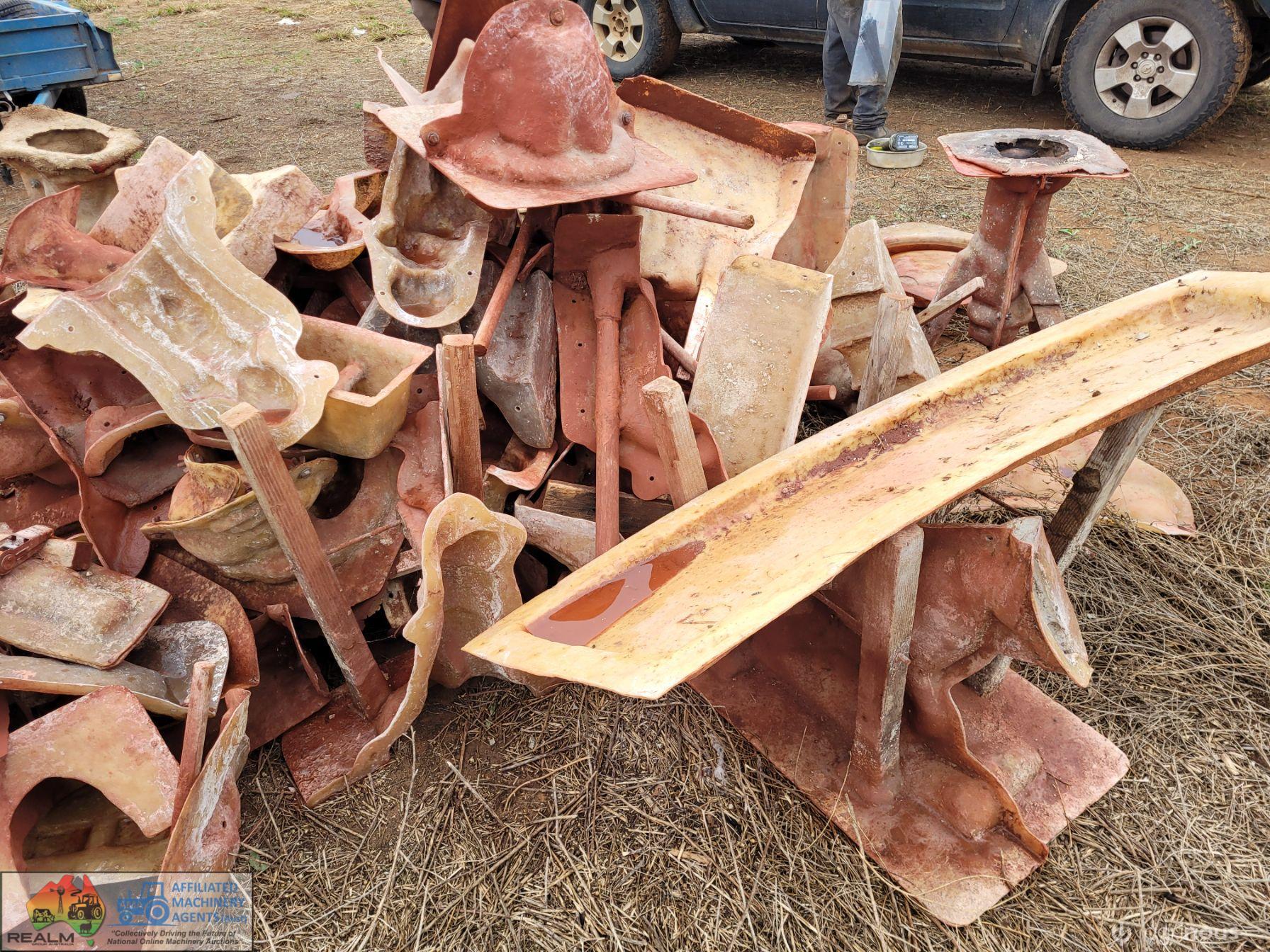 Numerous & Various Garden Ornament Moulds - photo 7