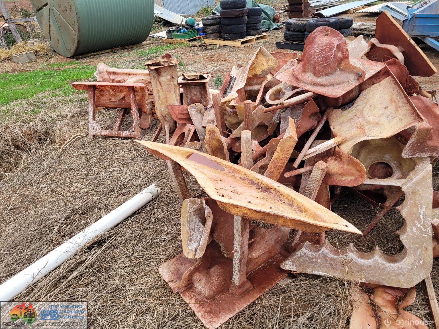 Numerous & Various Garden Ornament Moulds - photo 10