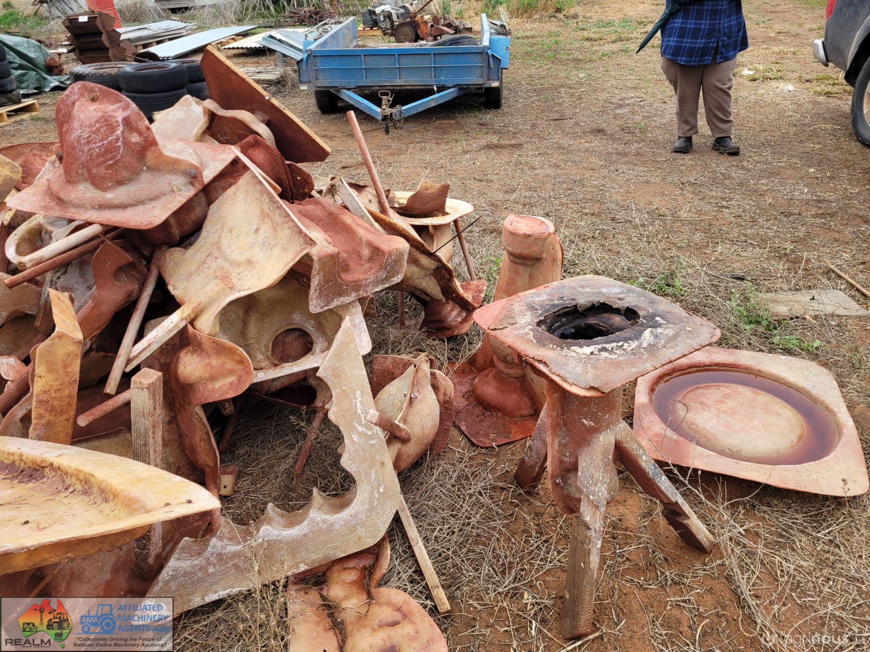 Numerous & Various Garden Ornament Moulds - photo 13
