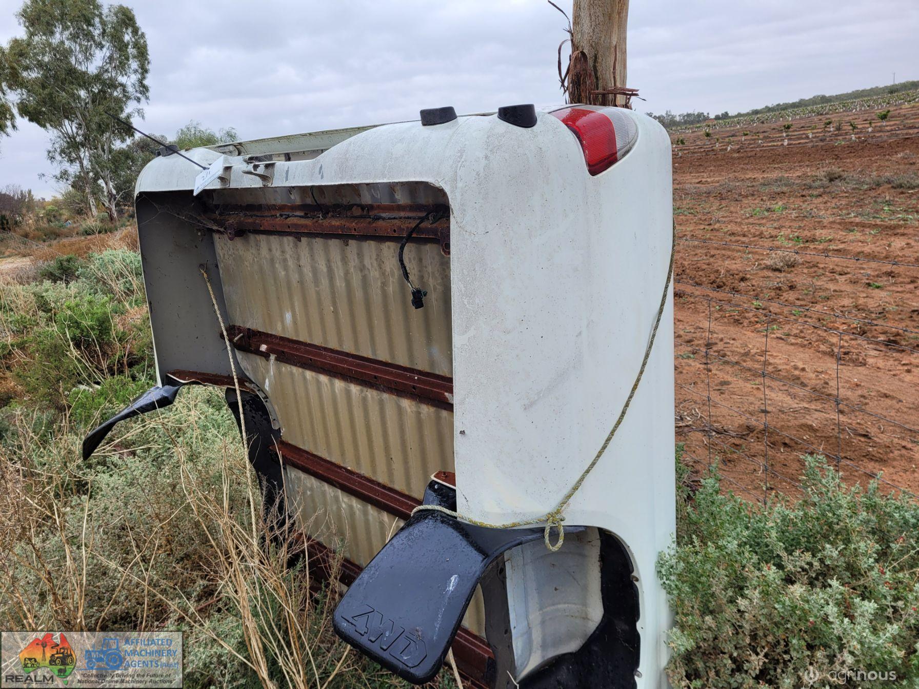 2005 Triton Dual Cab Tub (No dents) - photo 2