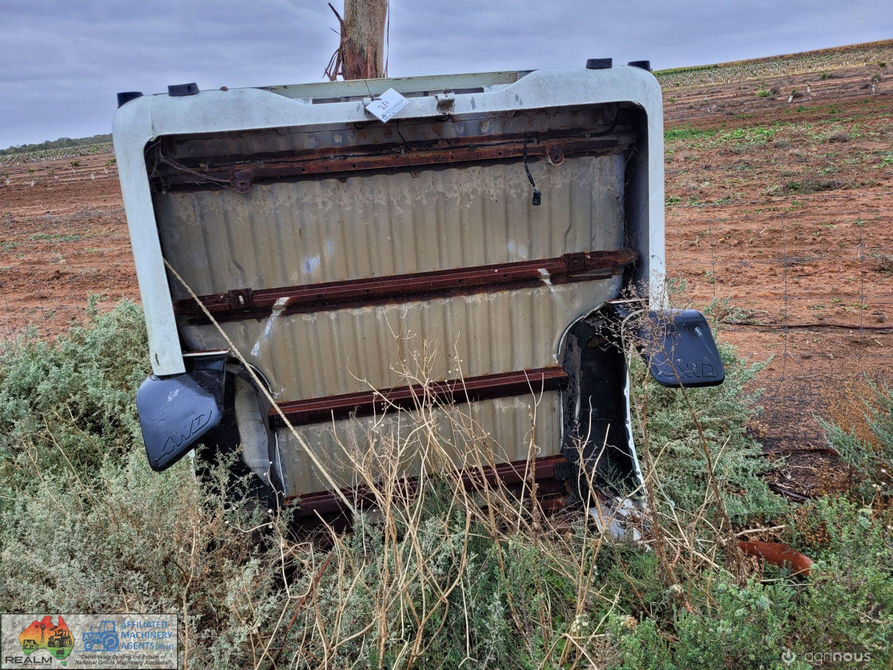 2005 Triton Dual Cab Tub (No dents) - photo 5