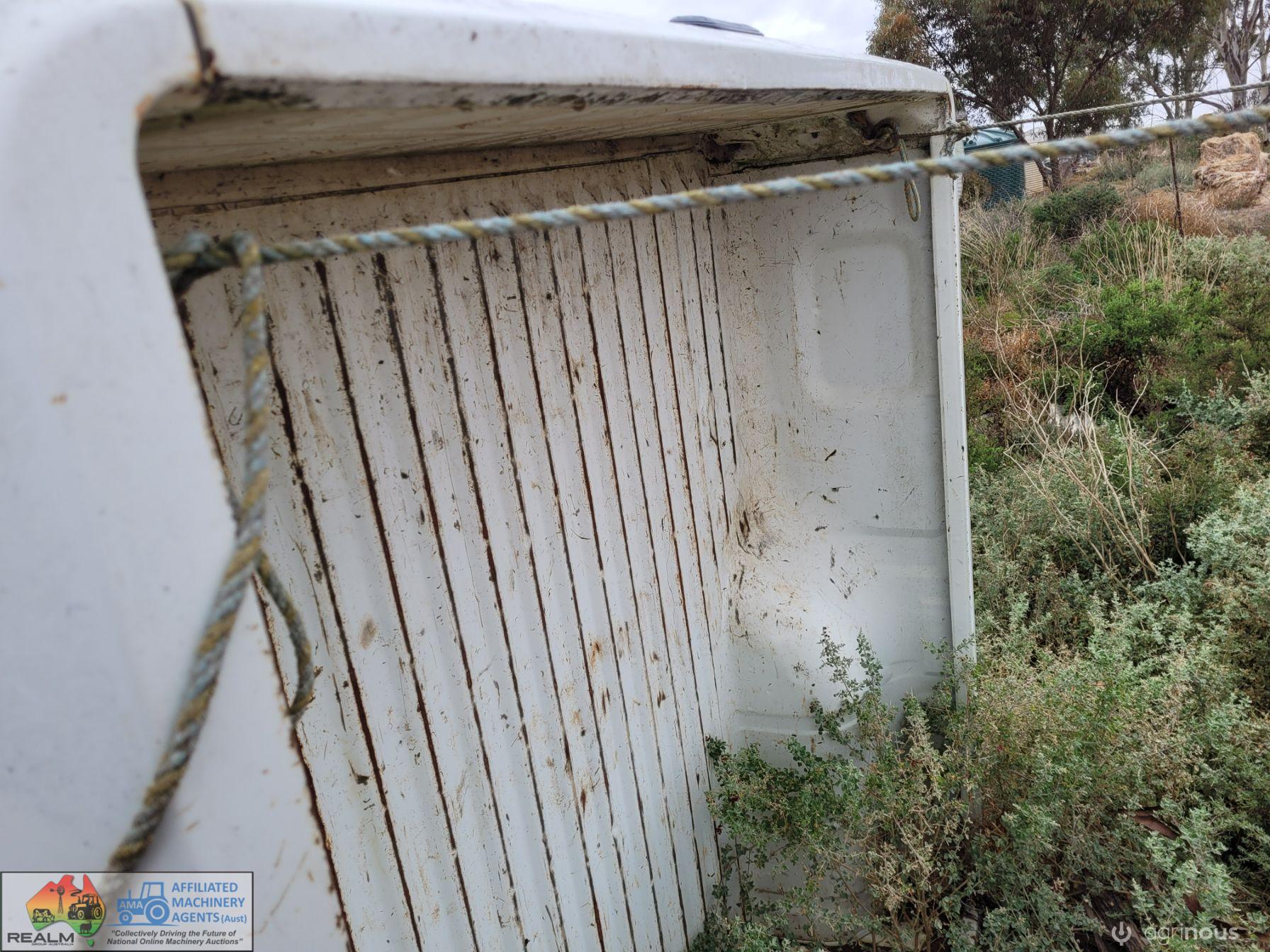 2005 Triton Dual Cab Tub (No dents) - photo 4