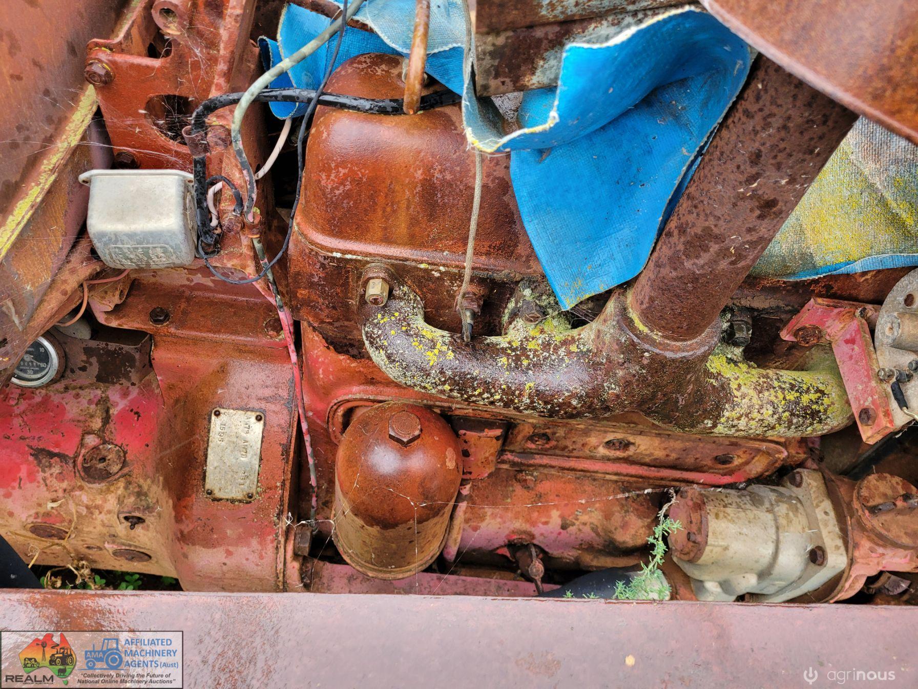 International AW7D Road Grader (Parts) - photo 4
