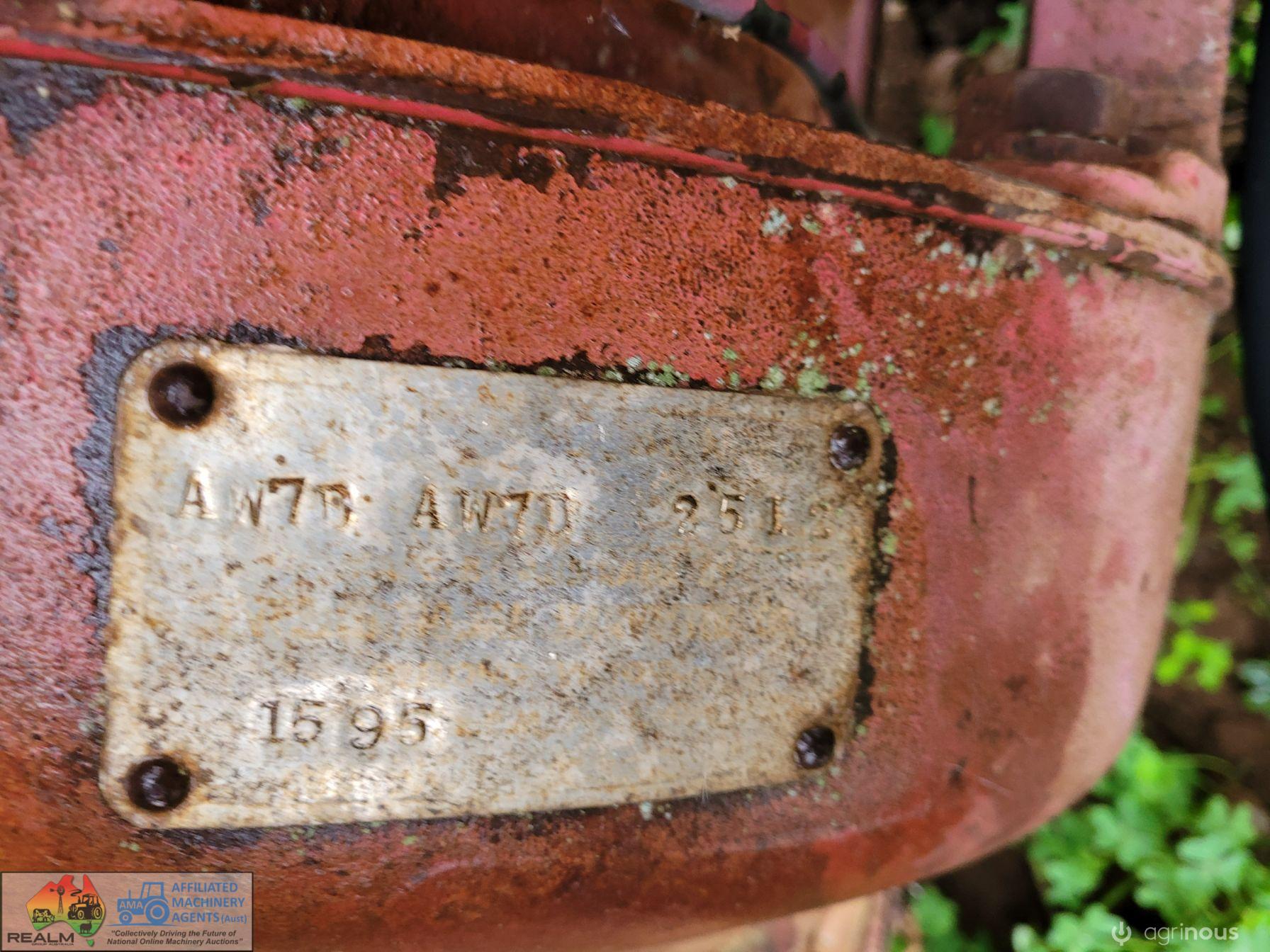 International AW7D Road Grader (Parts) - photo 8