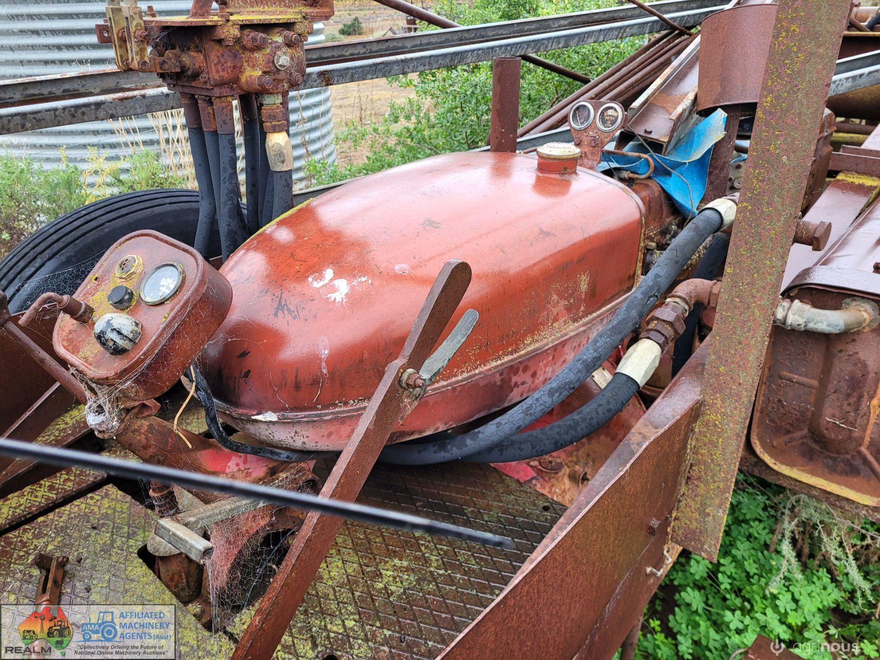 International AW7D Road Grader (Parts) - photo 3