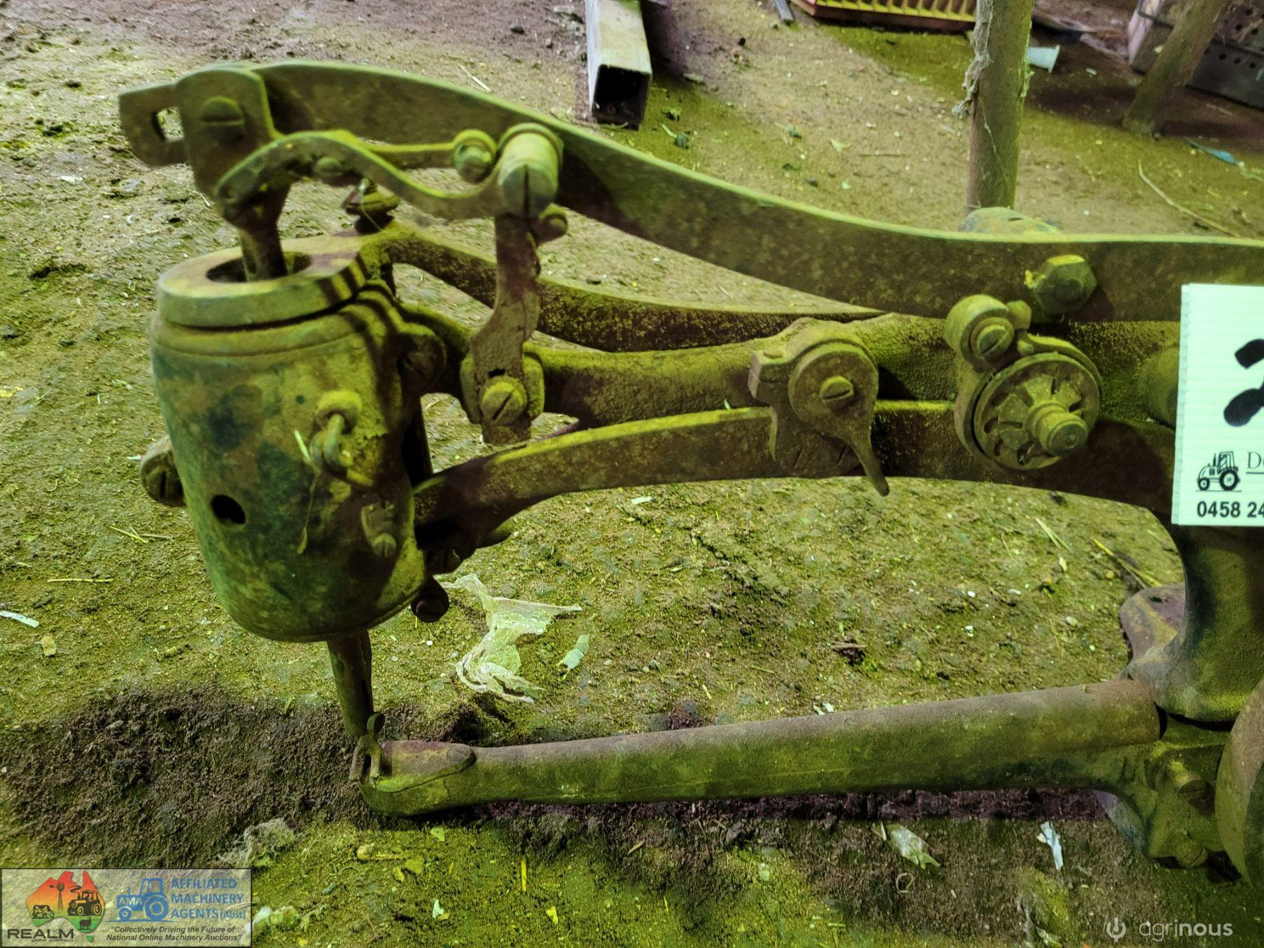 Antique Hand-held Bag Sewing Machine - photo 3