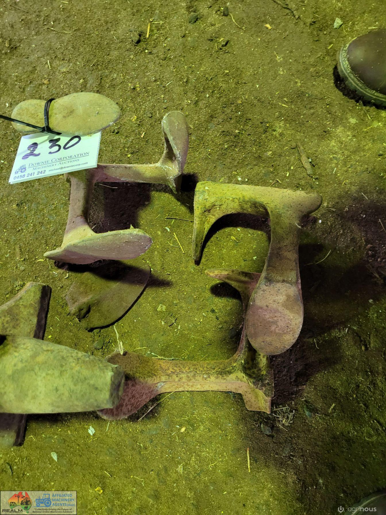 Blacksmith's Anvil & Shoe Horns - photo 3