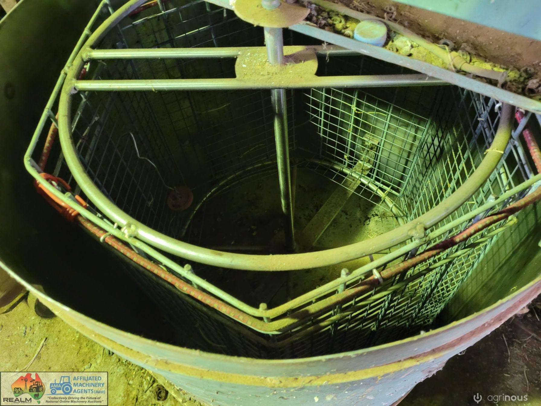 Apiarist Centrifugal Honey Extractor - photo 4