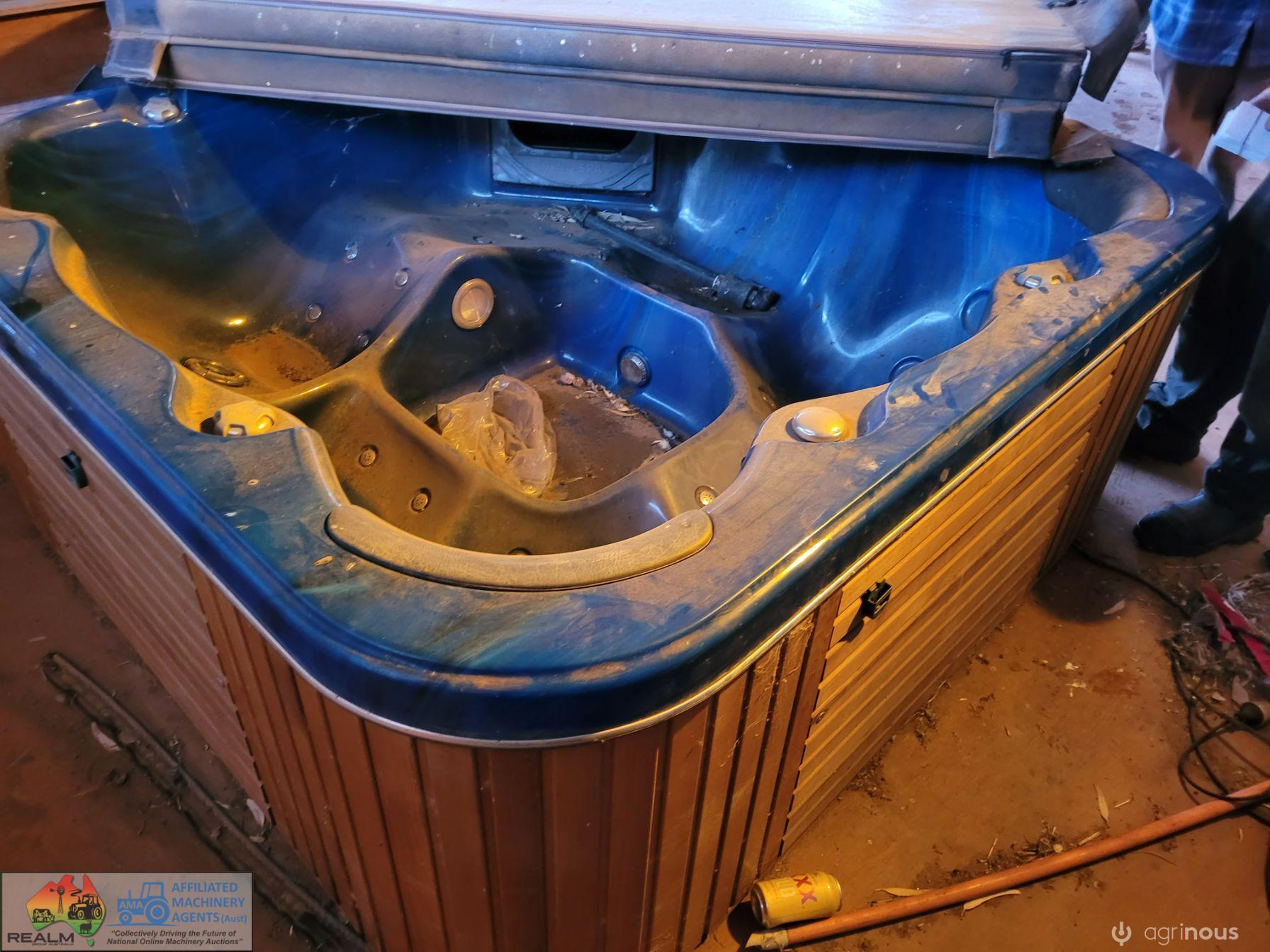 New (Un-used) Spa Bath with cover - photo 3