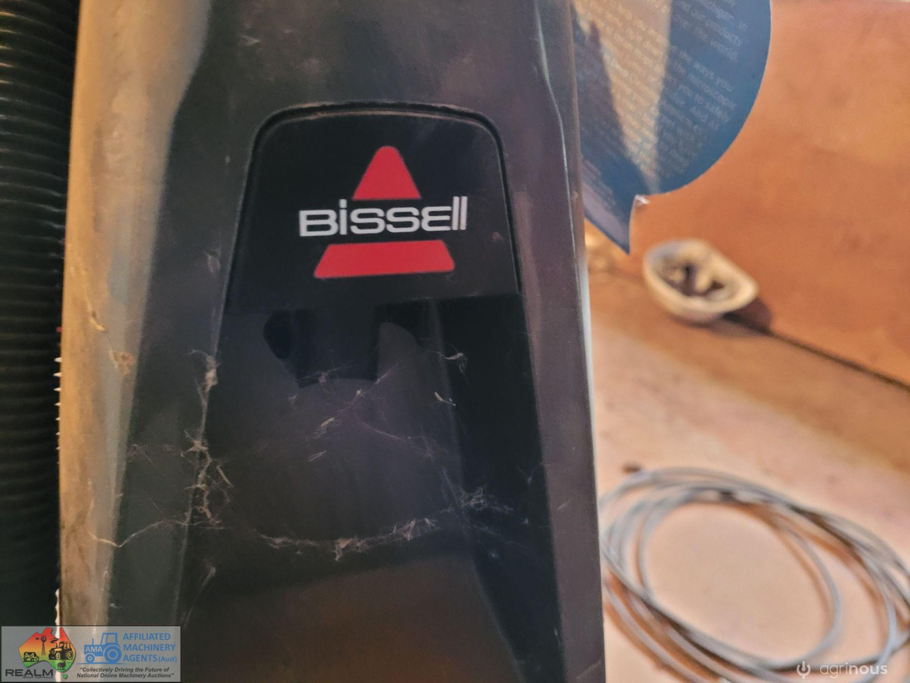Bissell Powerwash Deluxe Electric Carpet Cleaner - photo 4