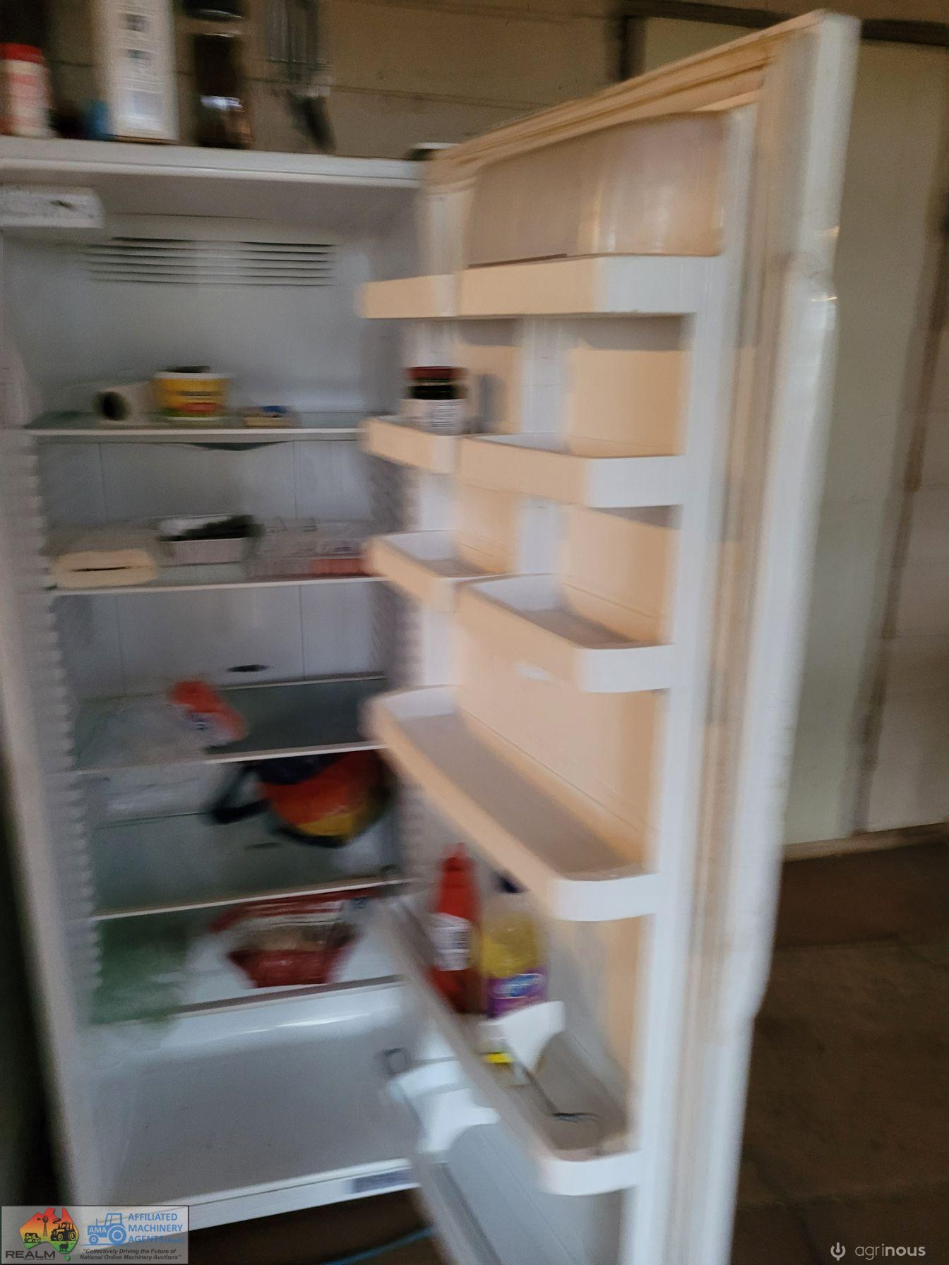 Fischer & Paykel Fridge (Working cond.) - photo 3