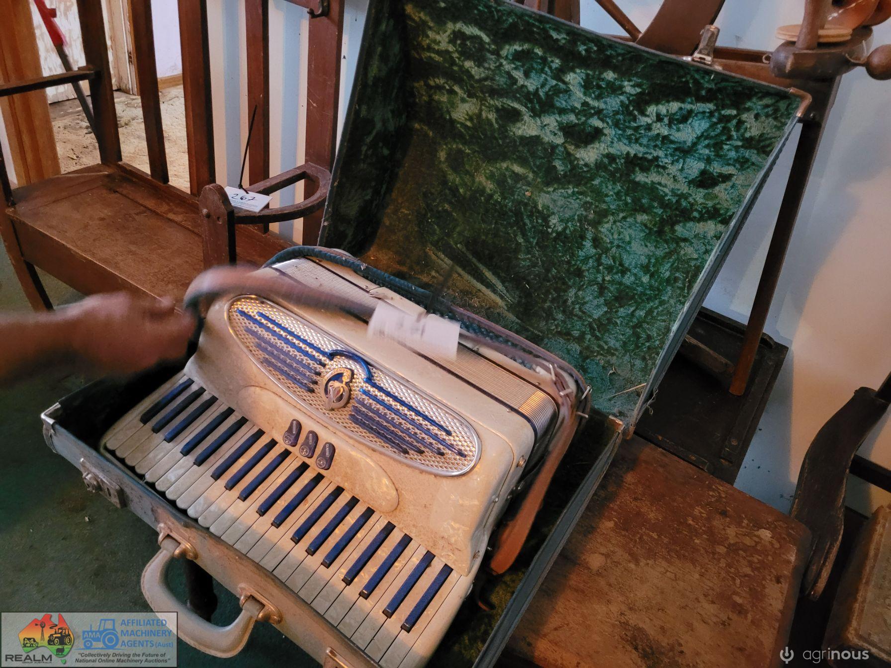 Piano Accordian - photo 3