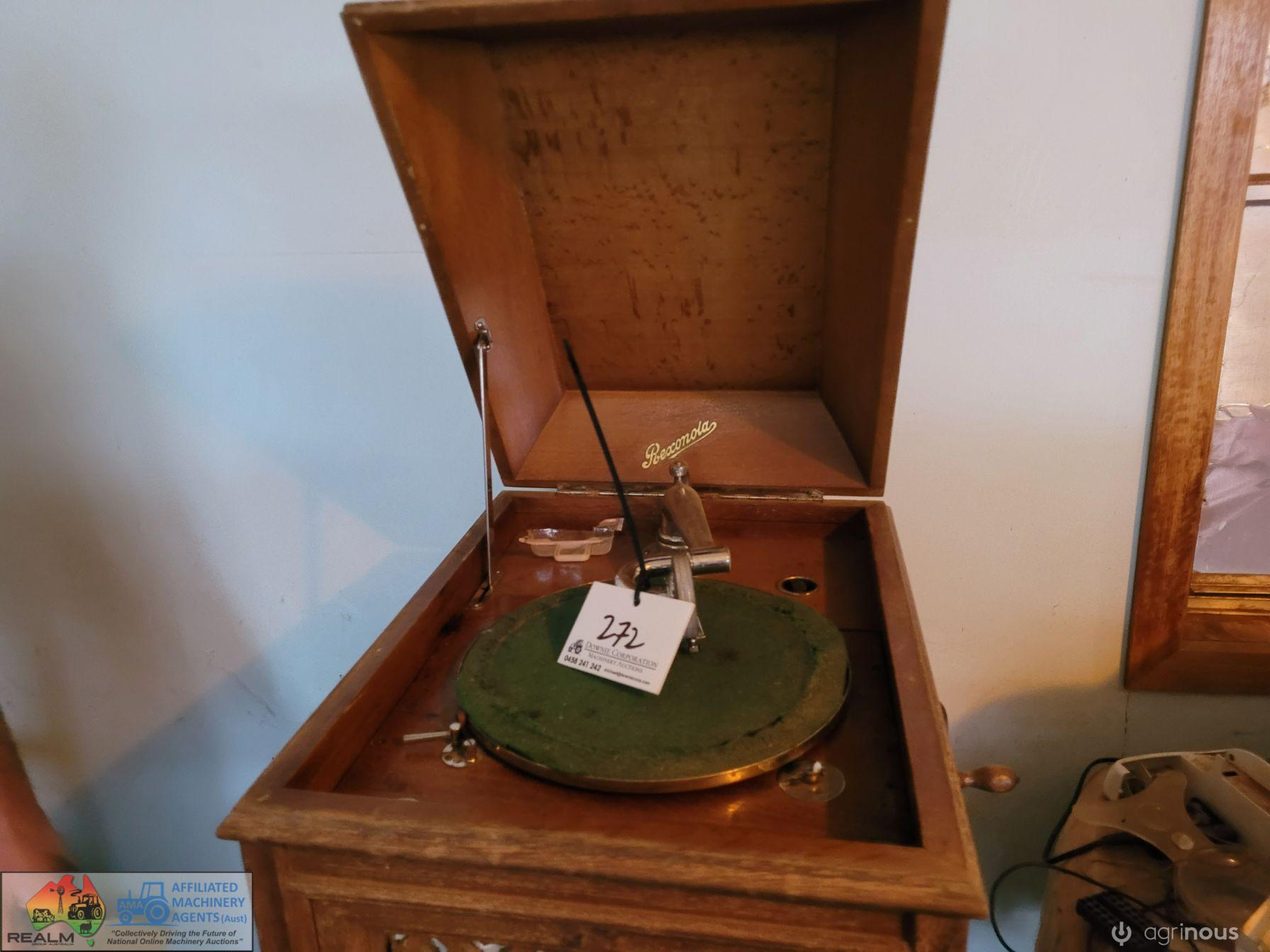 Antique Gramophone - photo 2