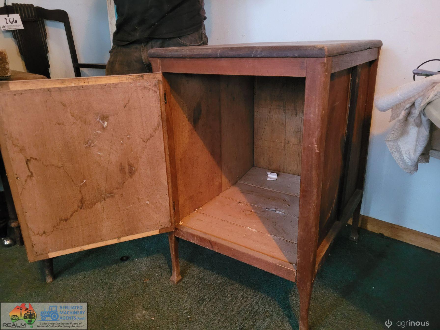 Grammophone Table/Cupboard - photo 3