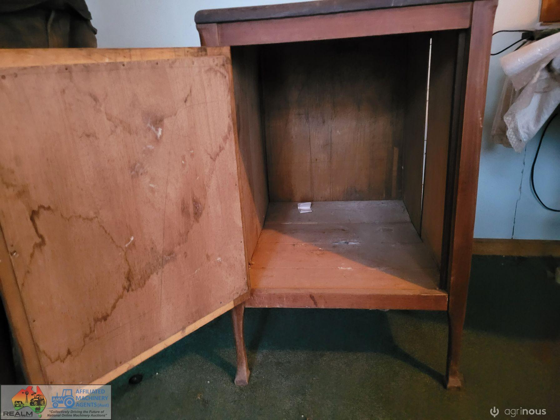 Grammophone Table/Cupboard - photo 2