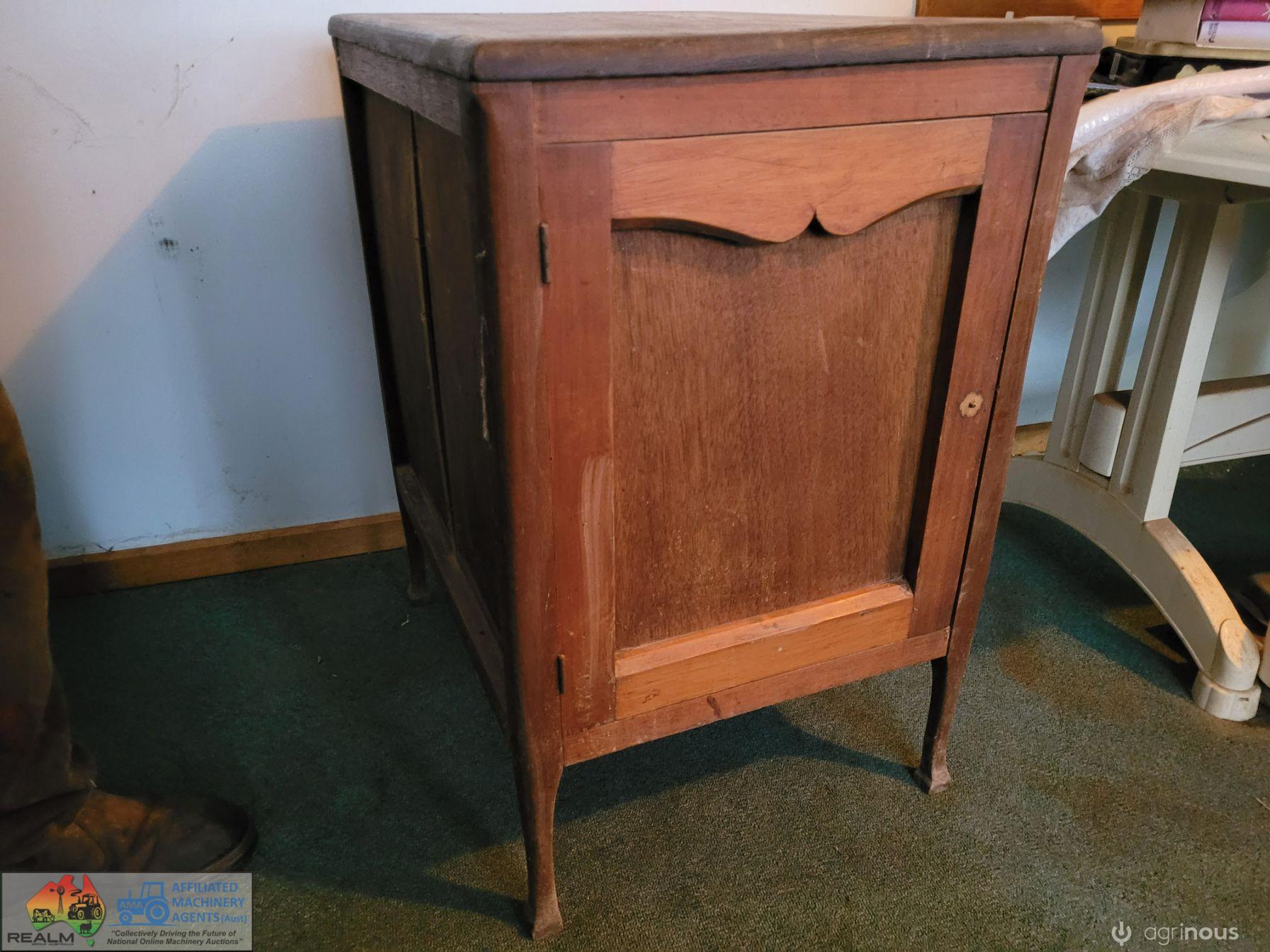 Grammophone Table/Cupboard