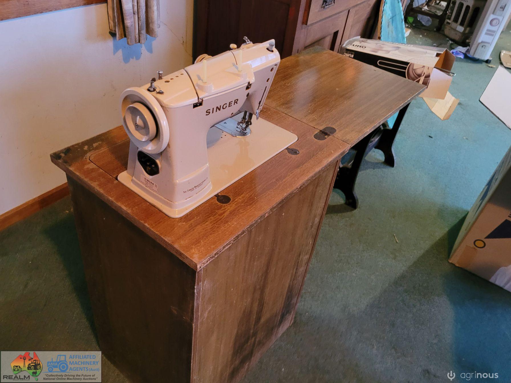 Singer Sewing Machine with Cast Iron Pedal
