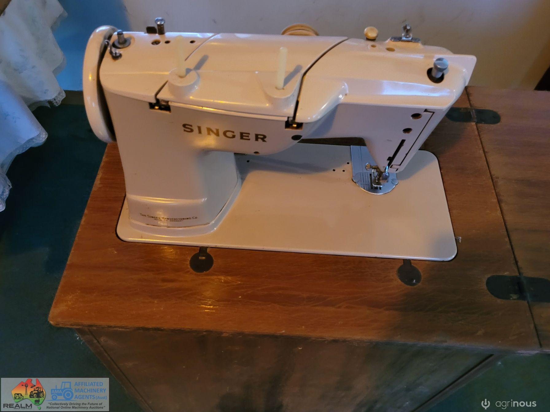 Singer Sewing Machine with Cast Iron Pedal - photo 2