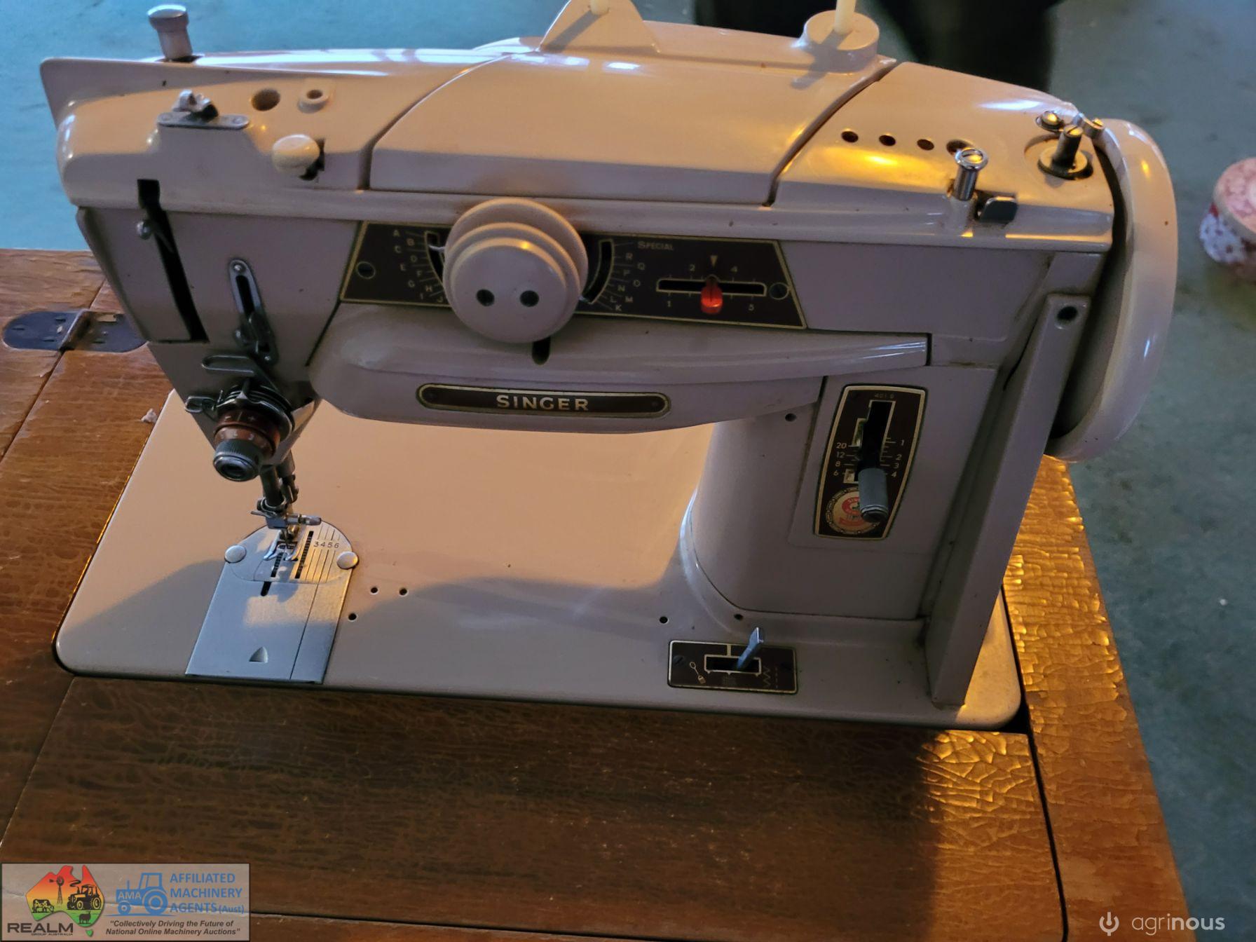 Singer Sewing Machine with Cast Iron Pedal - photo 3