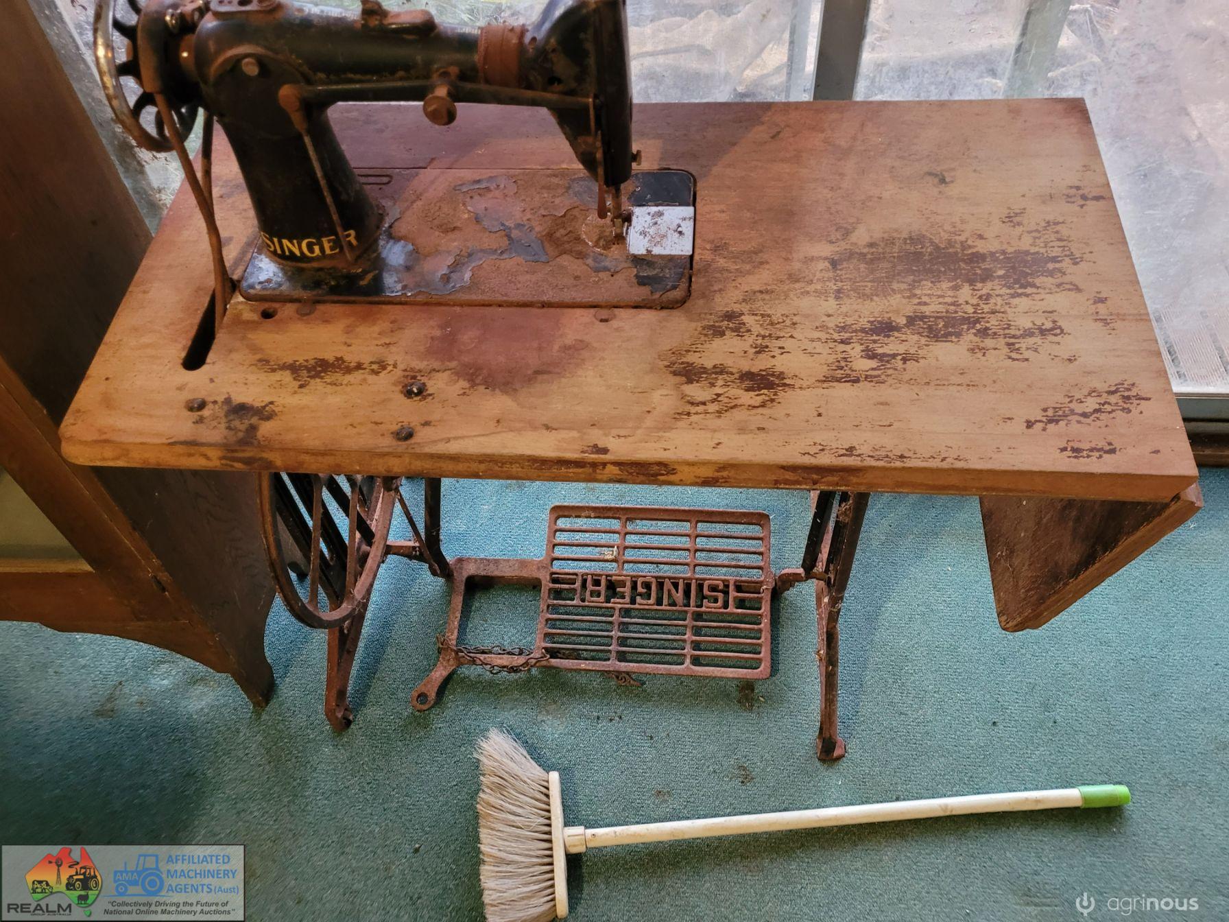 Antique Singer Sewing Machine - photo 3