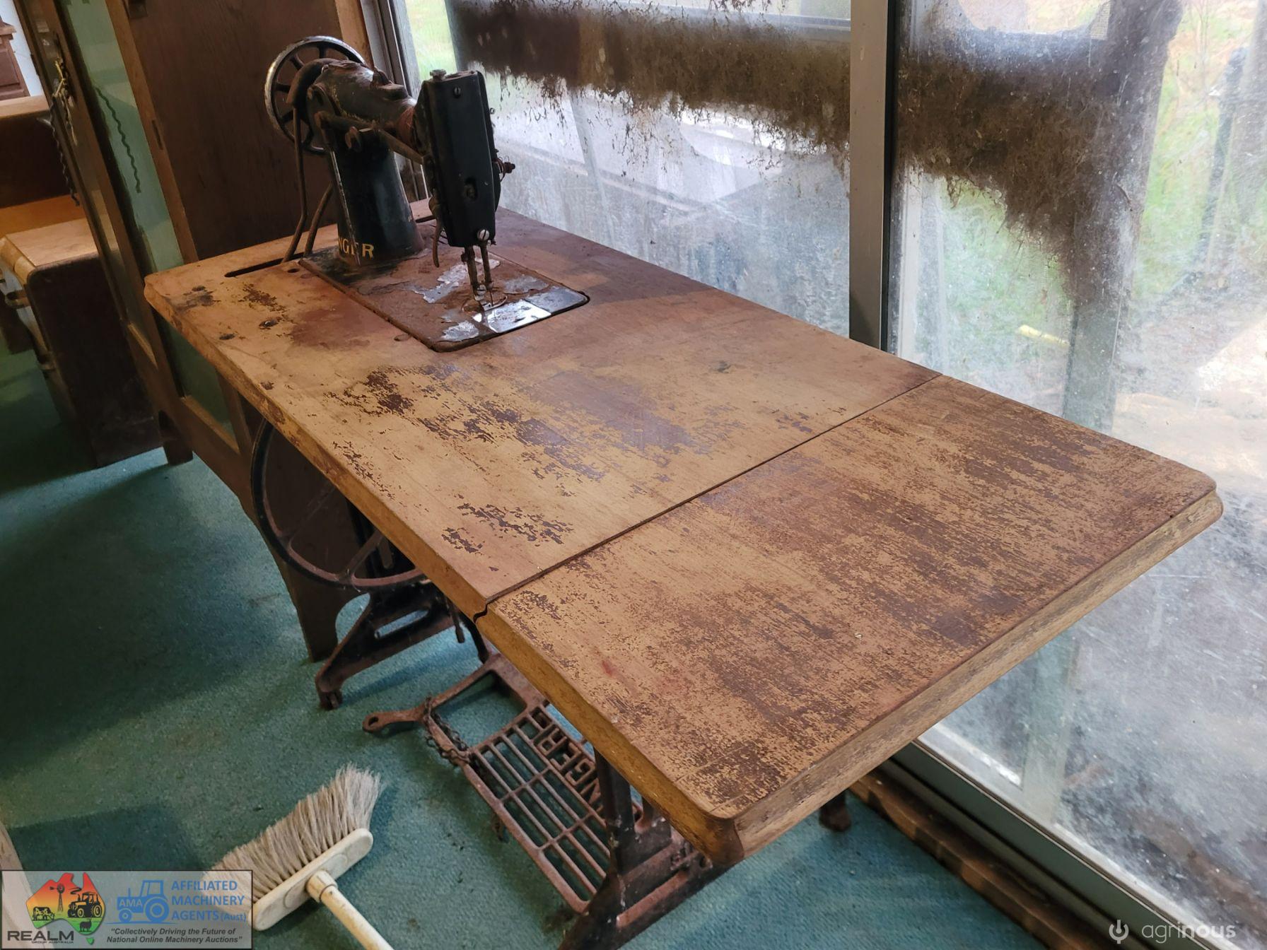Antique Singer Sewing Machine - photo 4
