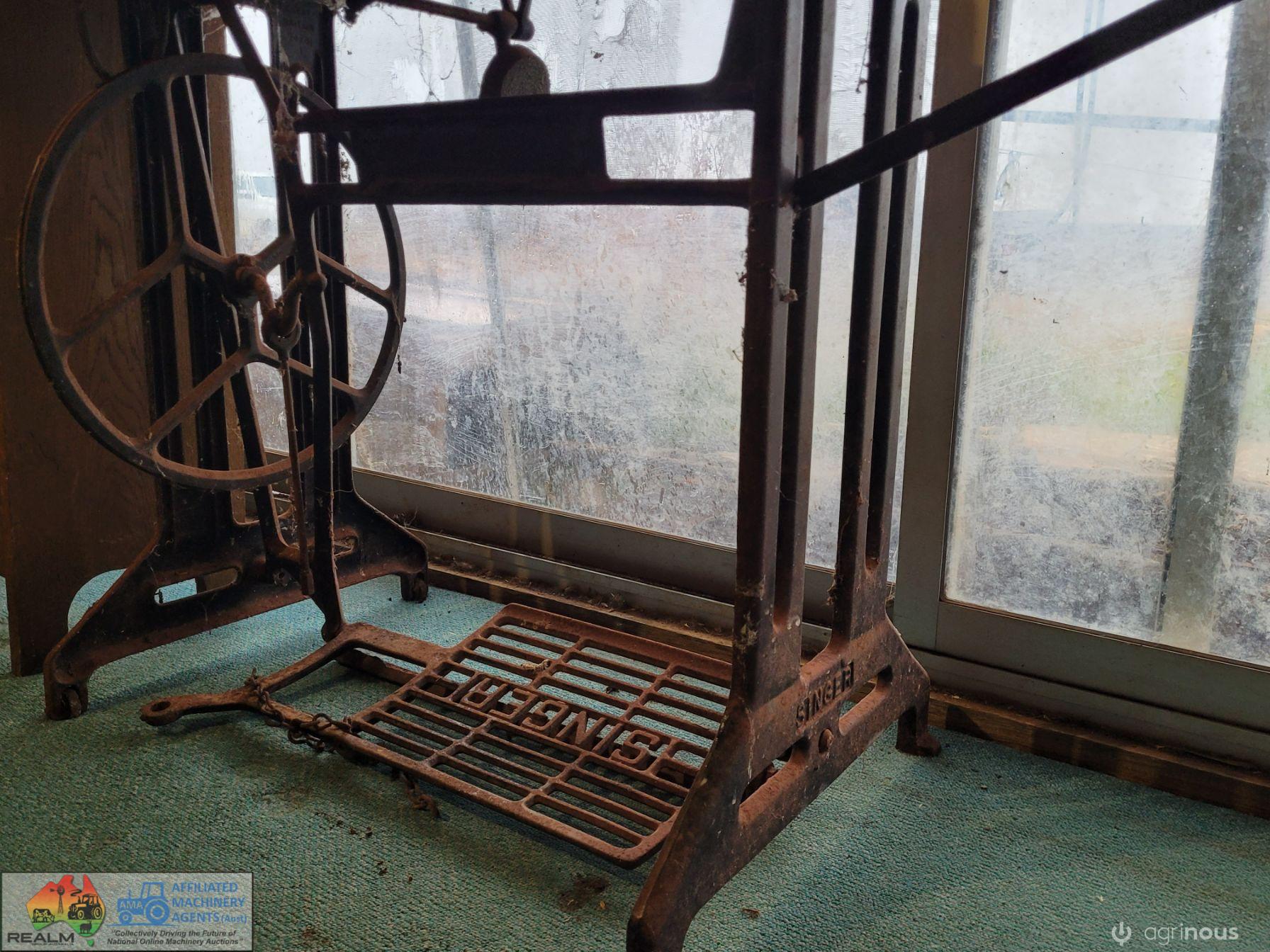 Antique Singer Sewing Machine - photo 5