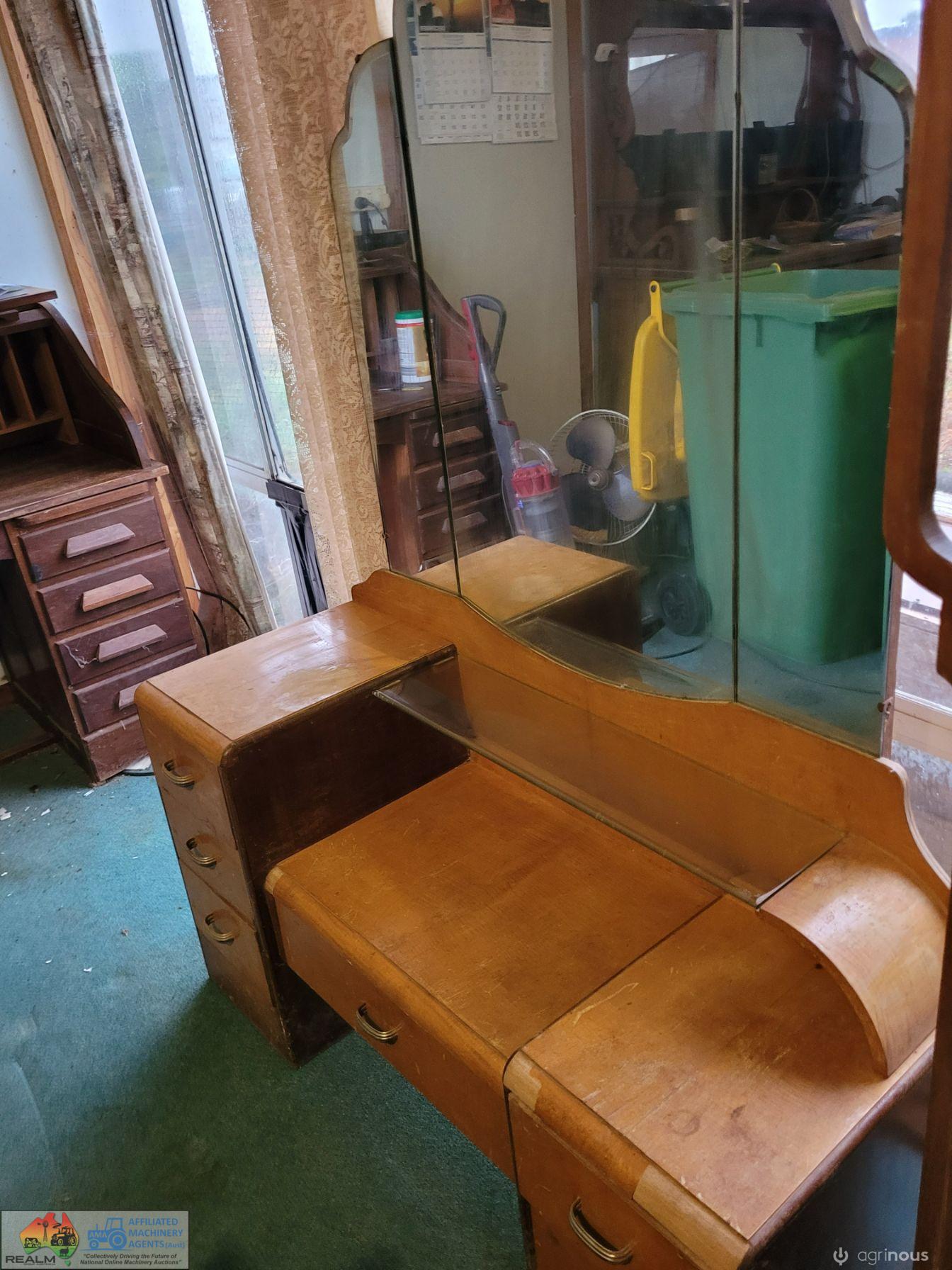 Art-Deco Dressing Table with Drawers & Mirror