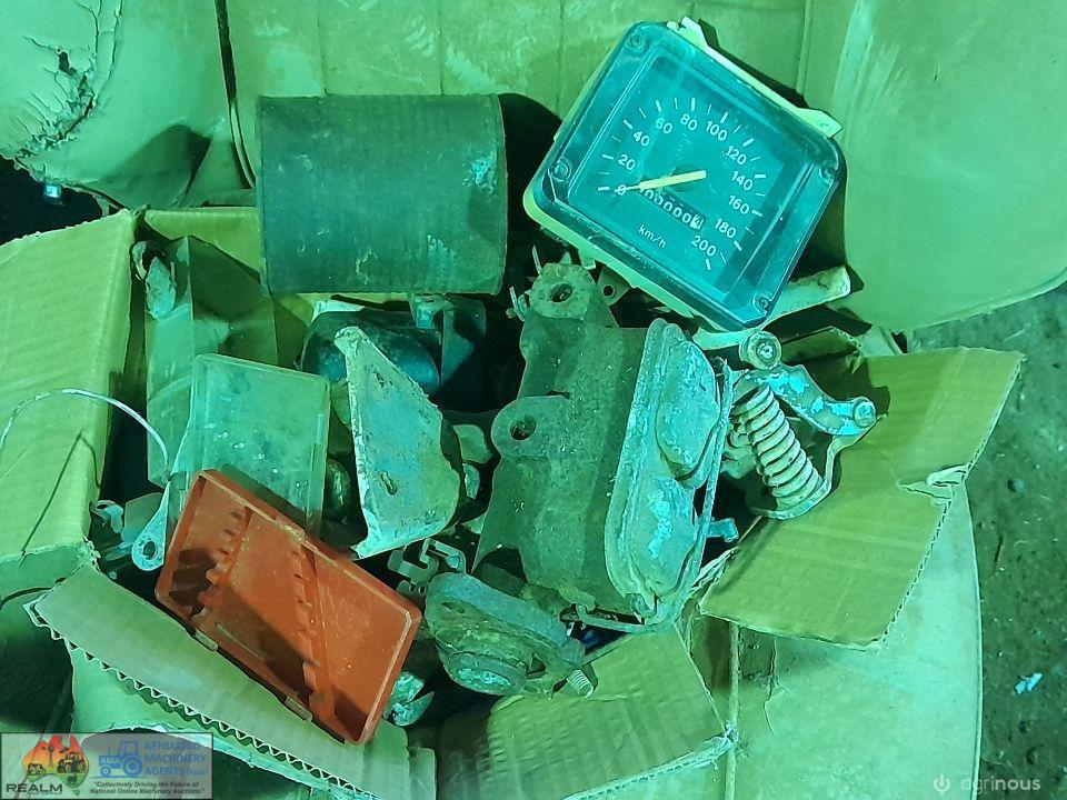 Assorted Holden Parts & Seats - photo 3