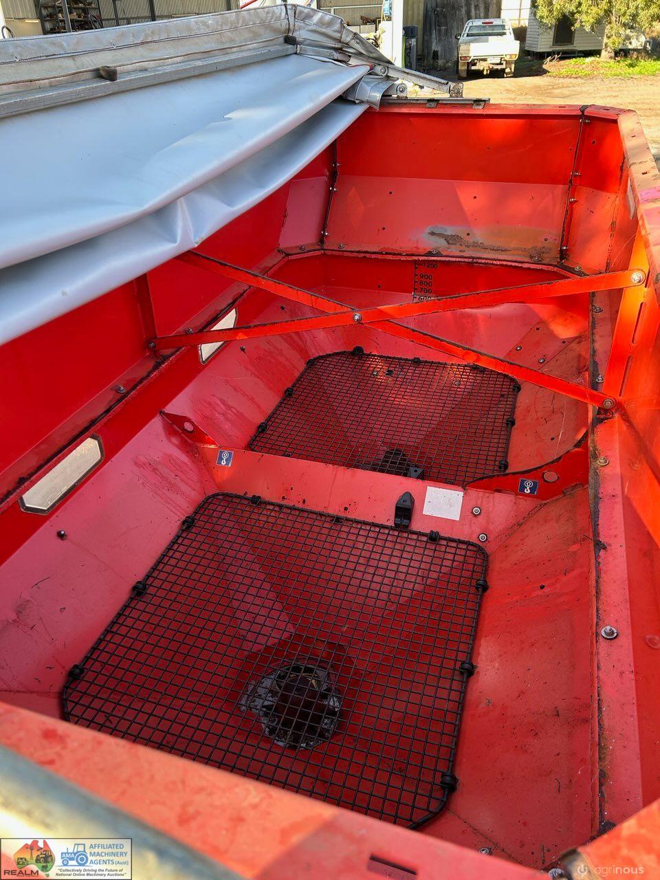2011 Kuhn Axis 40.1 Fertilizer Spreader - photo 5